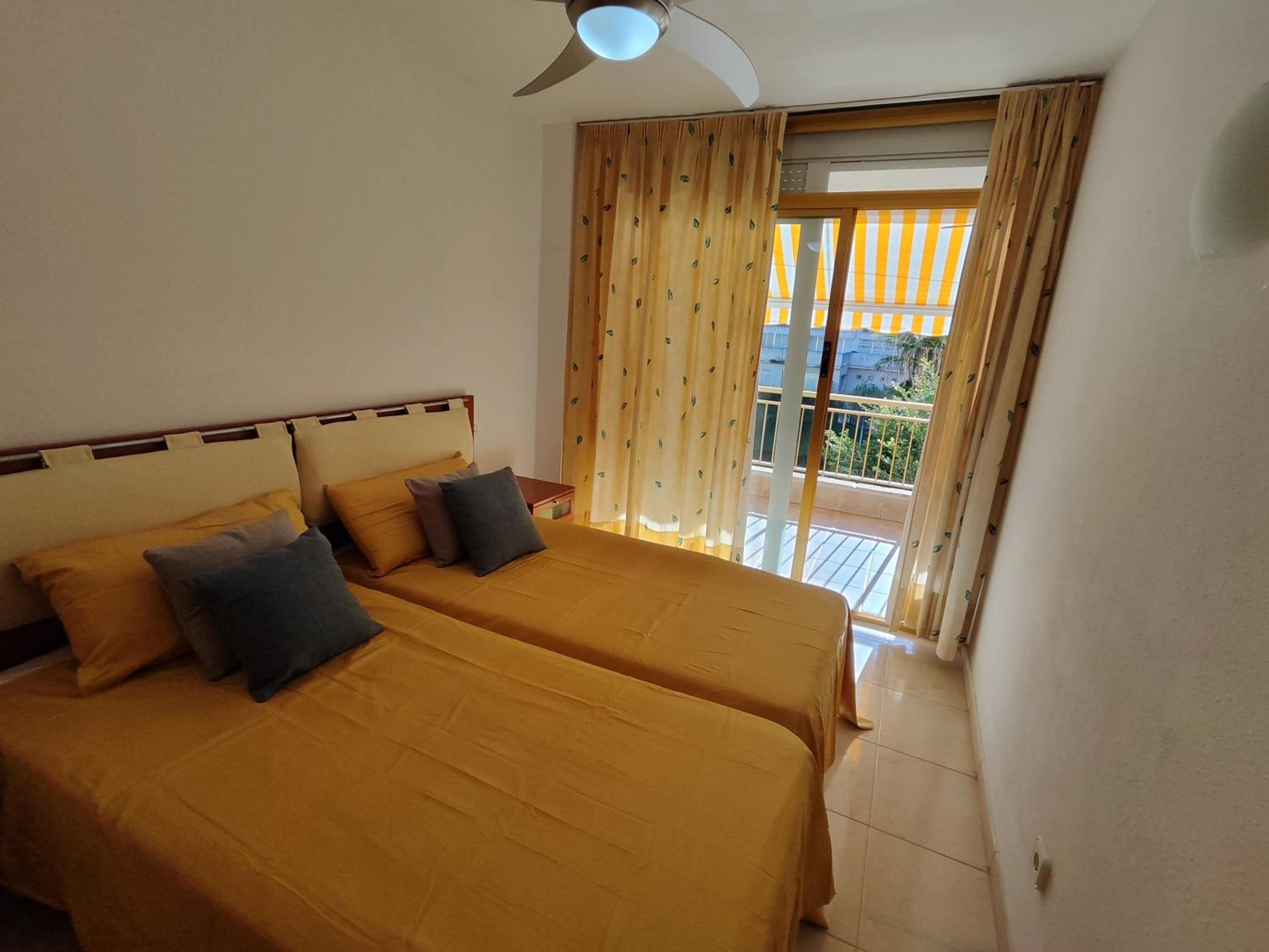Luminoso apartamento en SALOU con TERRAZA y PARQUE INFANTIL IDEAL FAMILIAS
