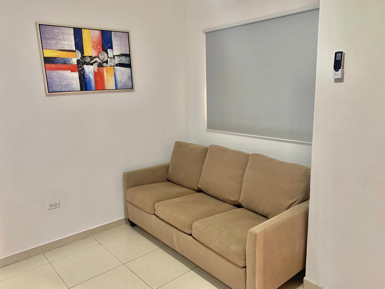 1 Bed Apartment Sleeps 2 - Pool Parking Pets