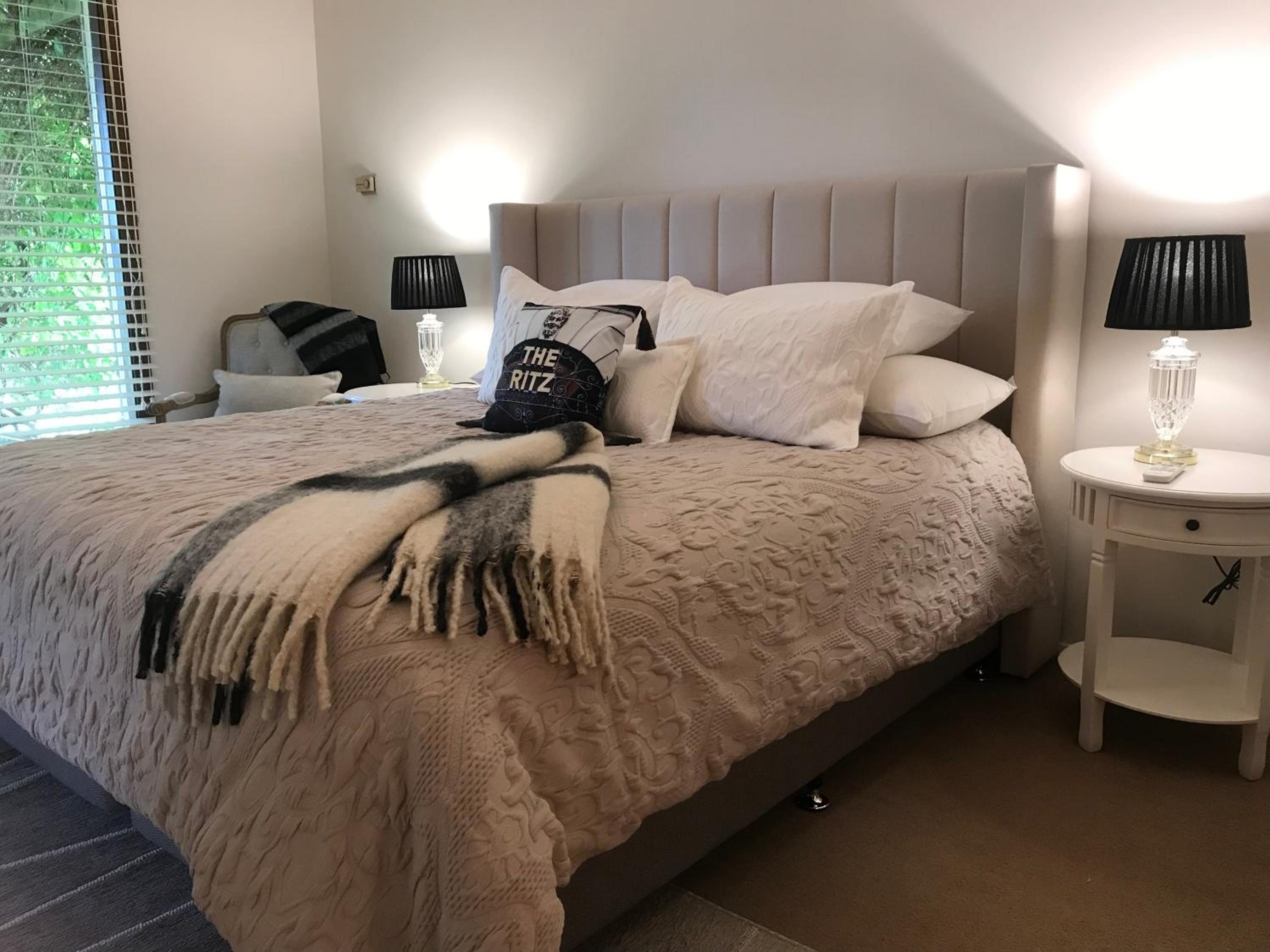 Luxe Homestay 4 BEDROOM Option at 6 O'Clock Shadows