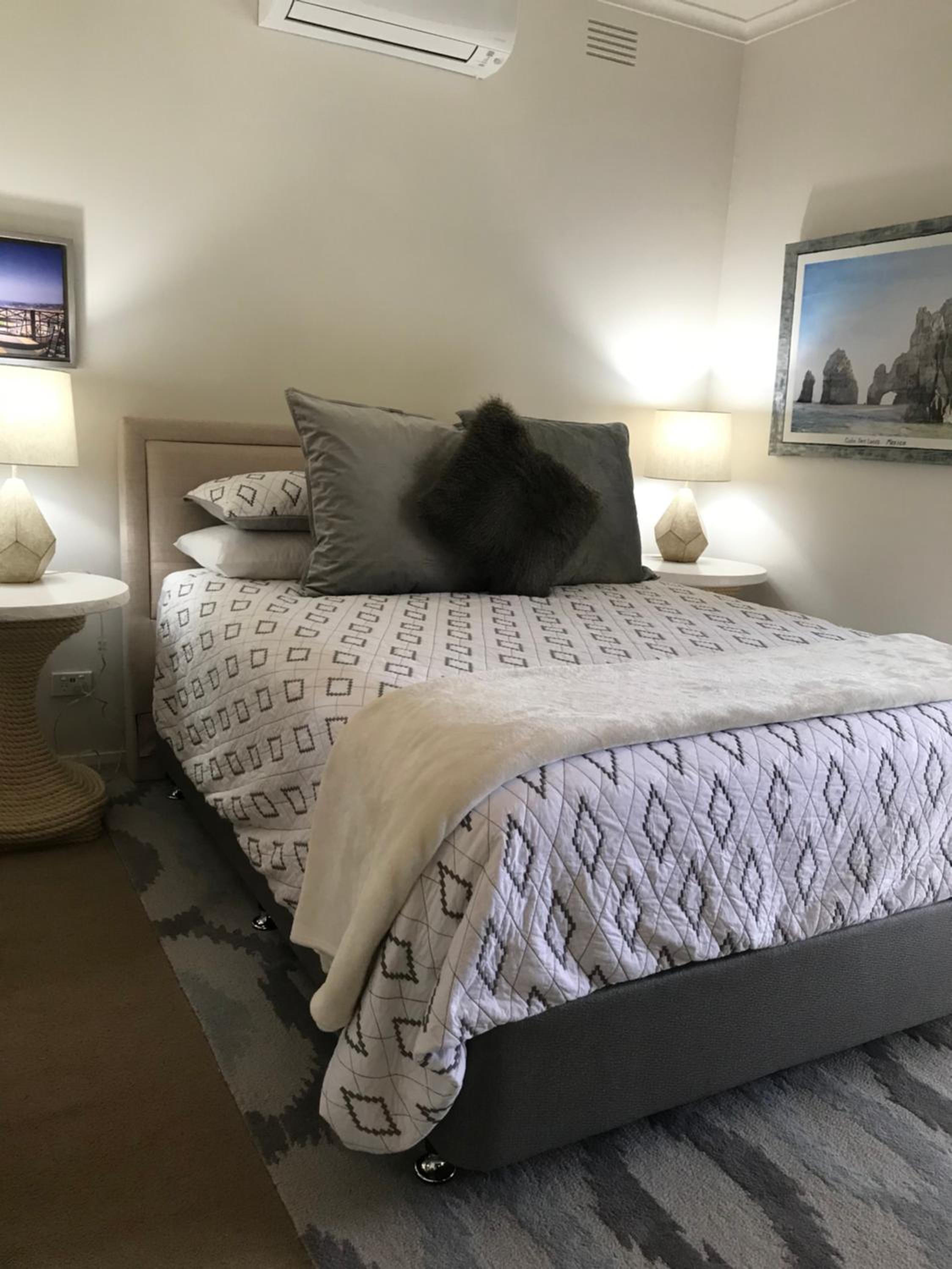 Luxe Homestay 4 BEDROOM Option at 6 O'Clock Shadows