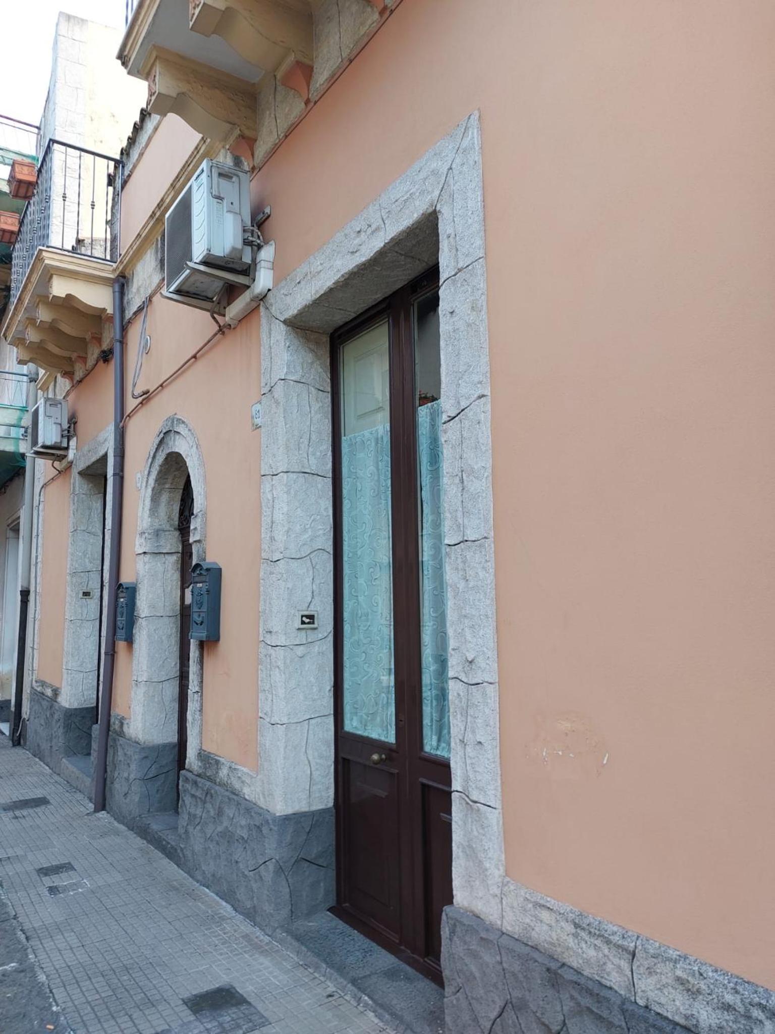 Casa sotto l'Etna