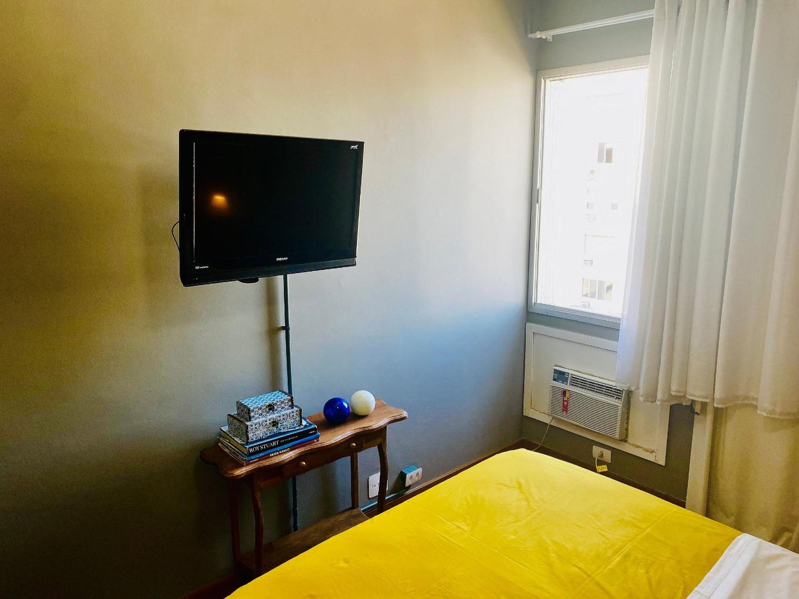 Leblon Flat Service 2 Bedrooms Sea View