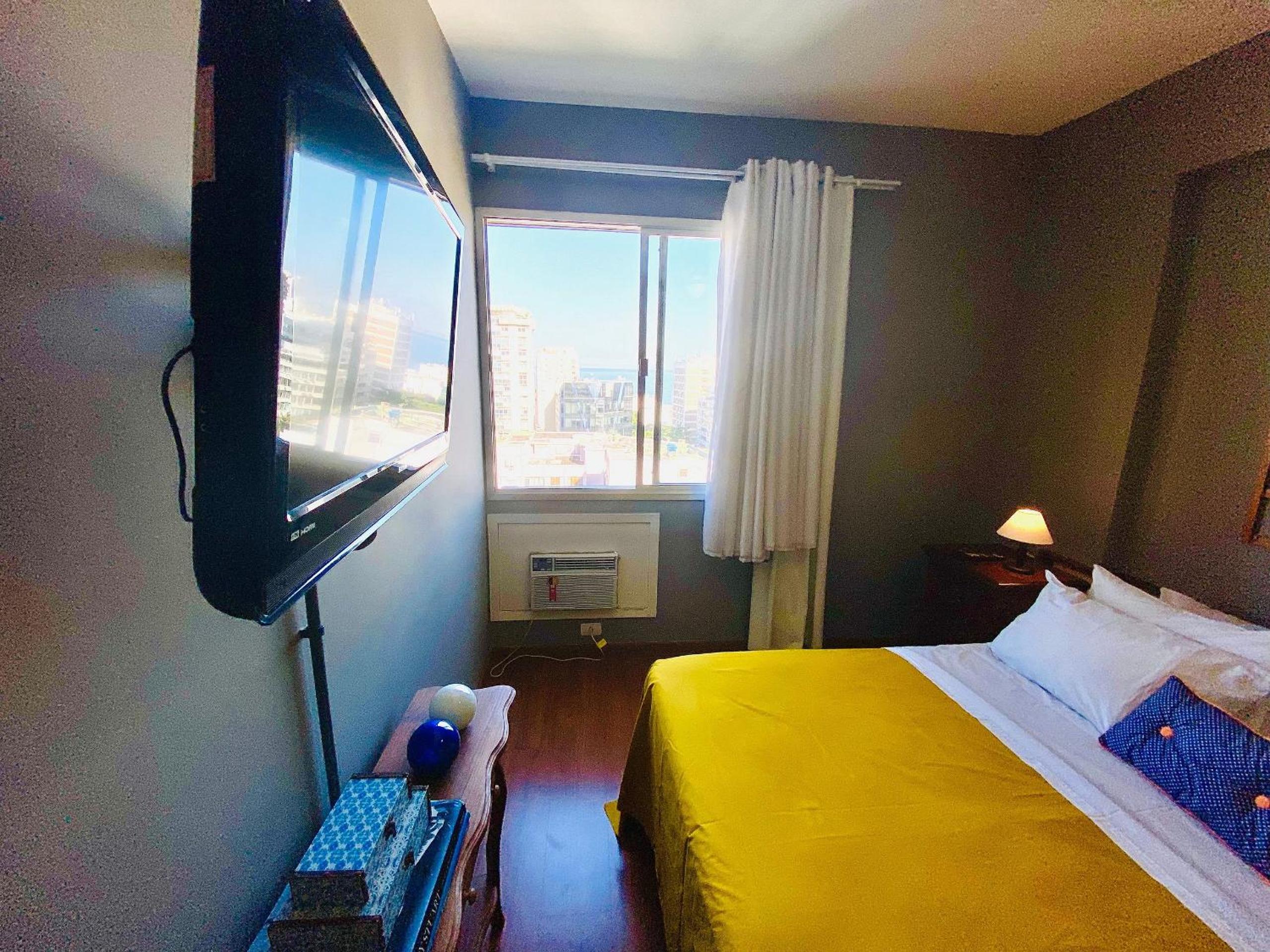Leblon Flat Service 2 Bedrooms Sea View
