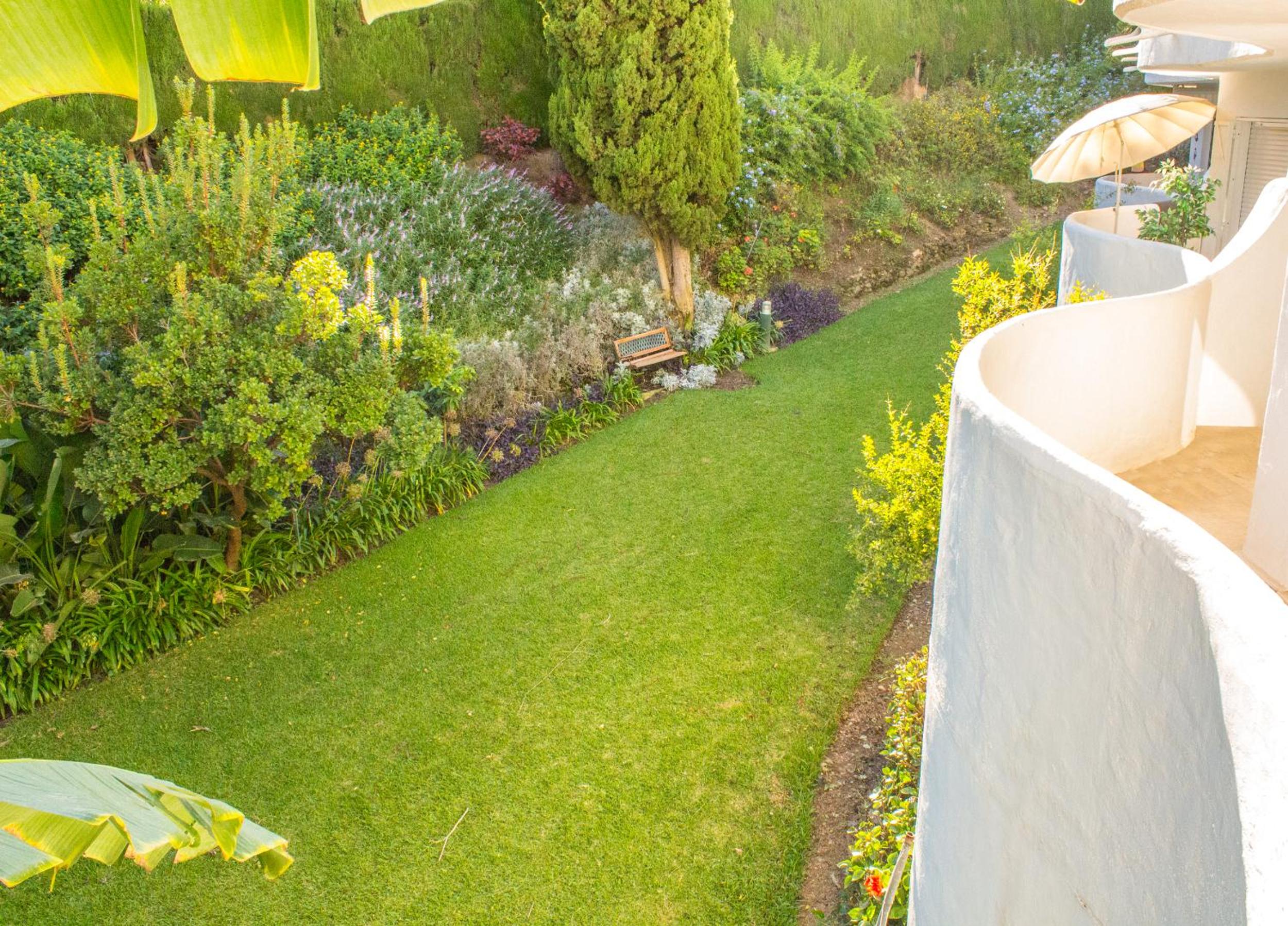 Benalgolf Lovely apartment in Benalmádena with Sea Views, Excellent WIFI connection, private Backyard with BBQ