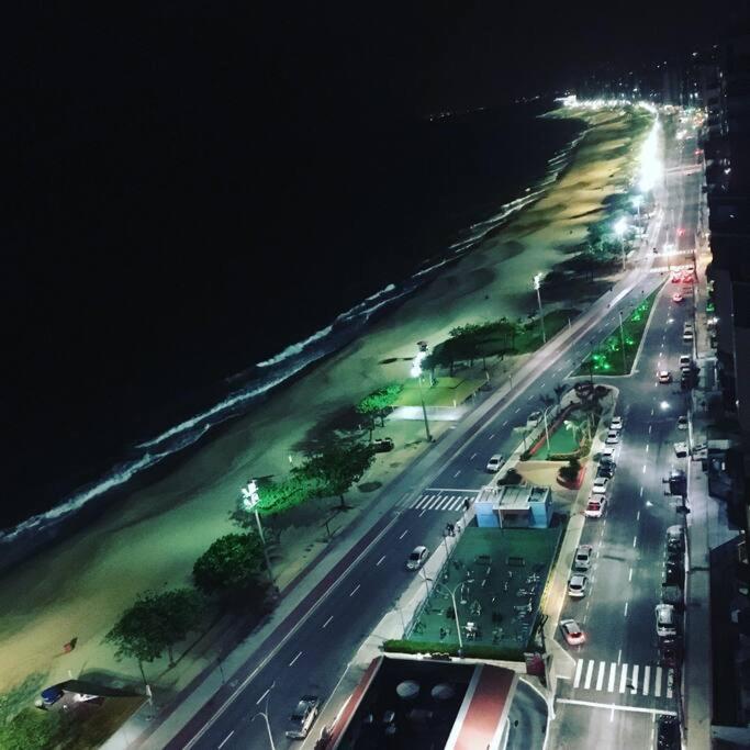 Lindo Flat frente praia