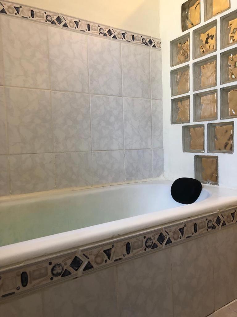 Casa da Fazenda- no bosque com lareira e banheira