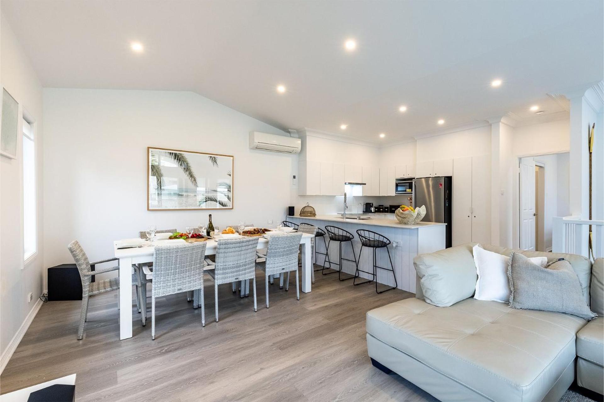 Beach Haven 3a Messines Street 4 Minute walk to the beach Wifi Air Con