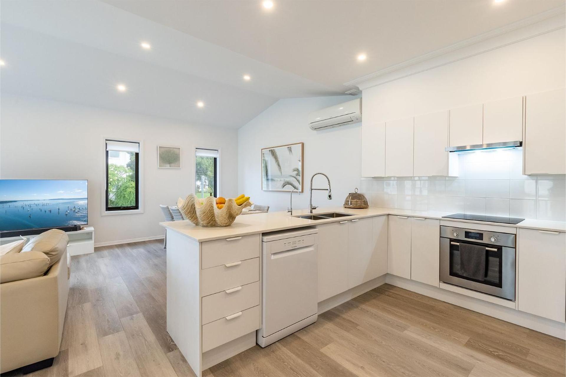 Beach Haven 3a Messines Street 4 Minute walk to the beach Wifi Air Con
