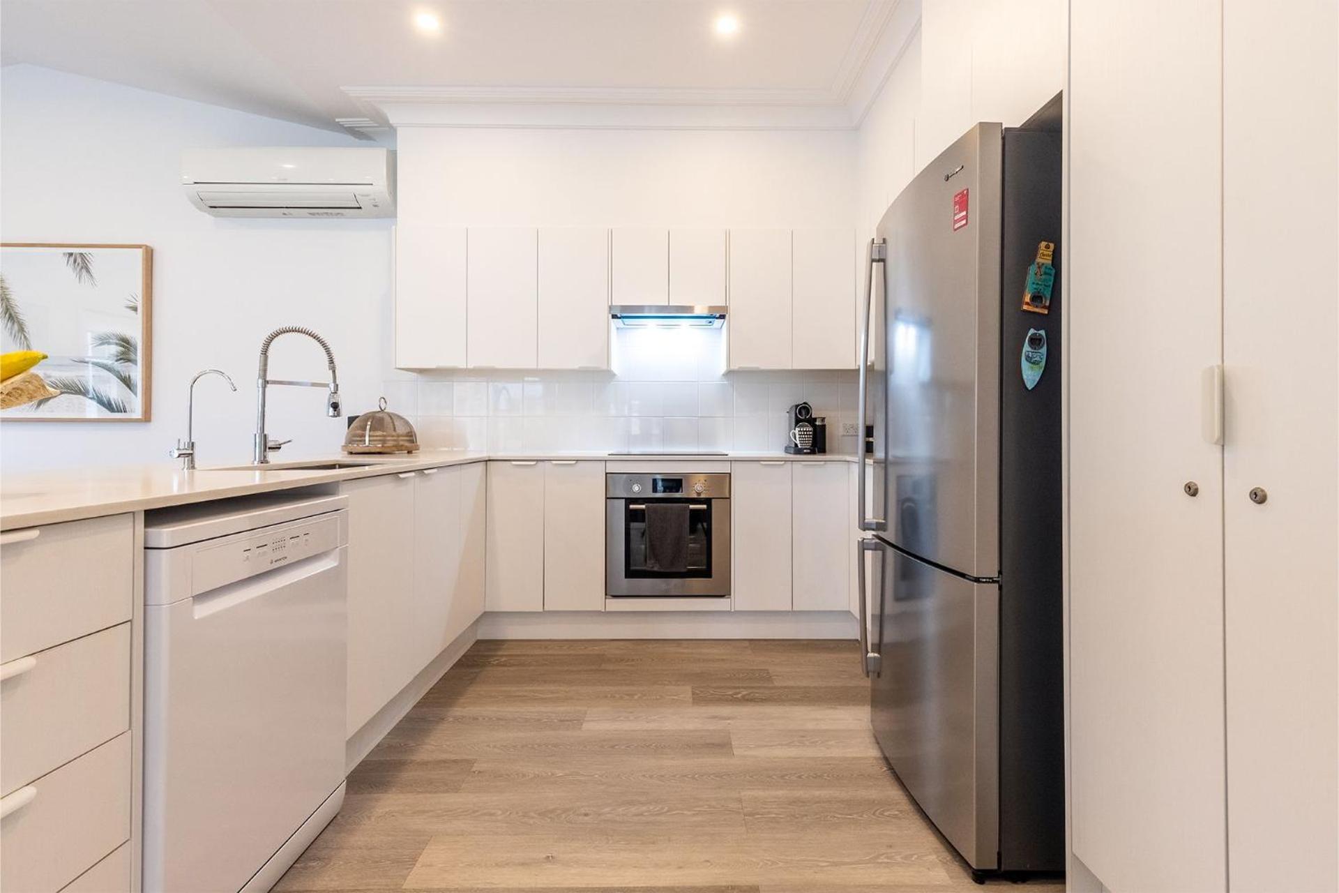 Beach Haven 3a Messines Street 4 Minute walk to the beach Wifi Air Con