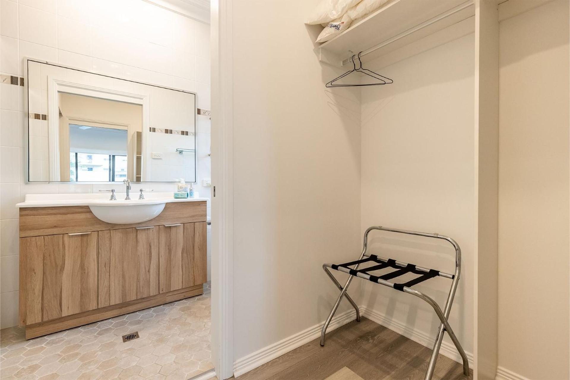 Beach Haven 3a Messines Street 4 Minute walk to the beach Wifi Air Con