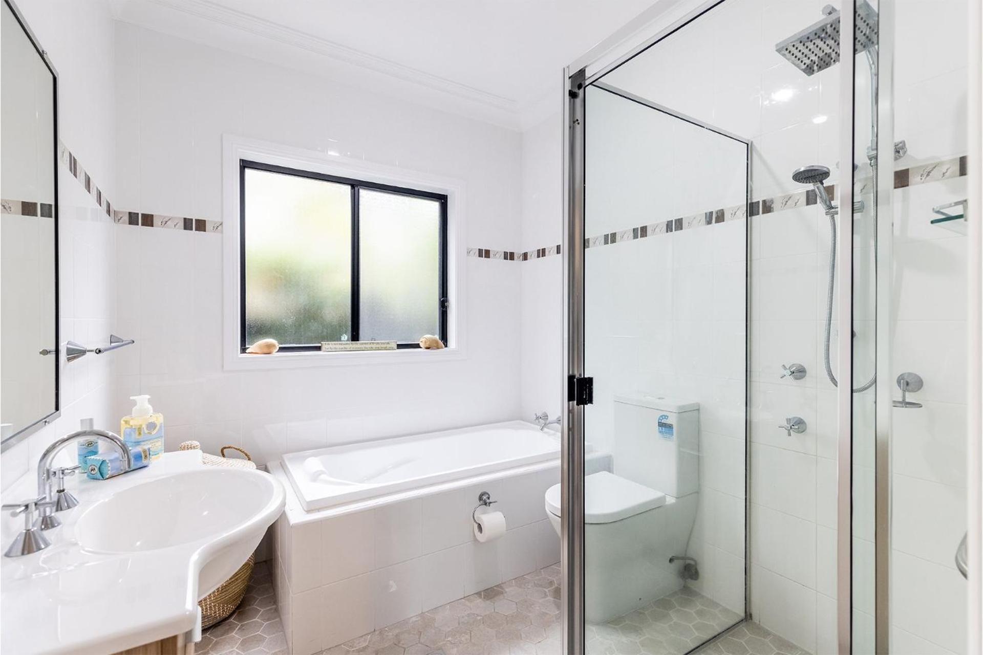 Beach Haven 3a Messines Street 4 Minute walk to the beach Wifi Air Con