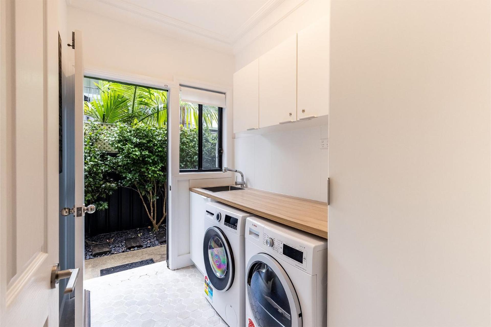 Beach Haven 3a Messines Street 4 Minute walk to the beach Wifi Air Con