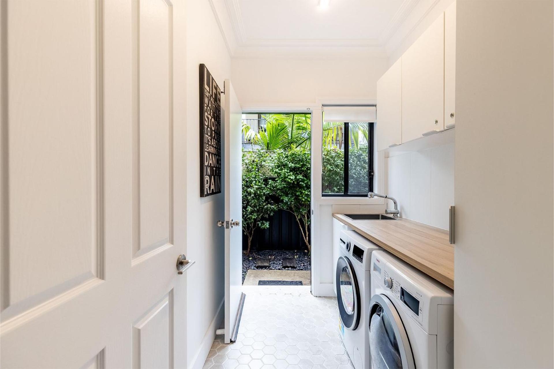 Beach Haven 3a Messines Street 4 Minute walk to the beach Wifi Air Con