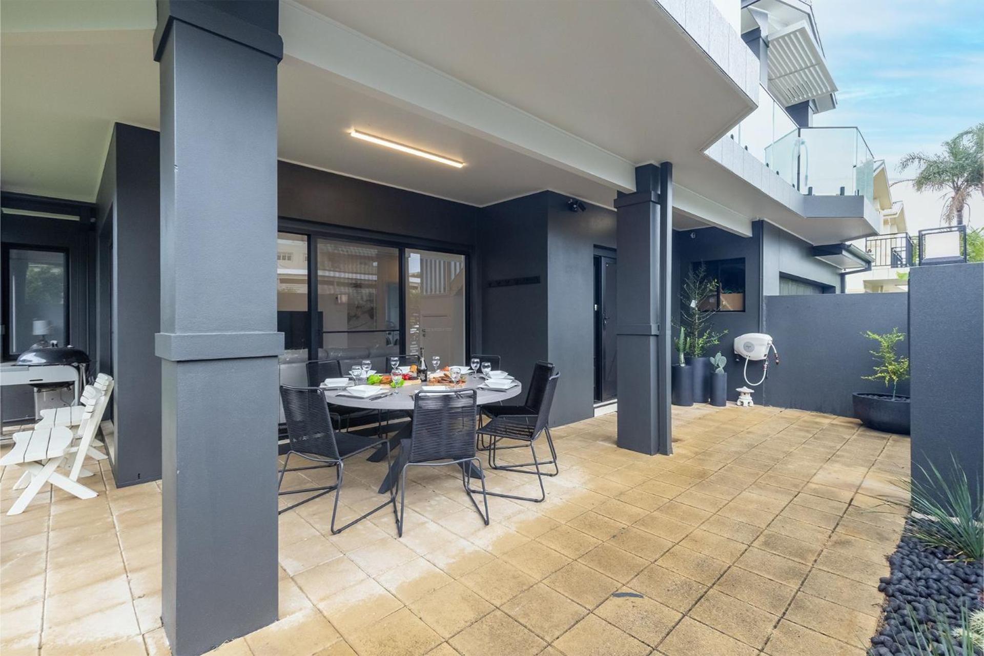 Beach Haven 3a Messines Street 4 Minute walk to the beach Wifi Air Con
