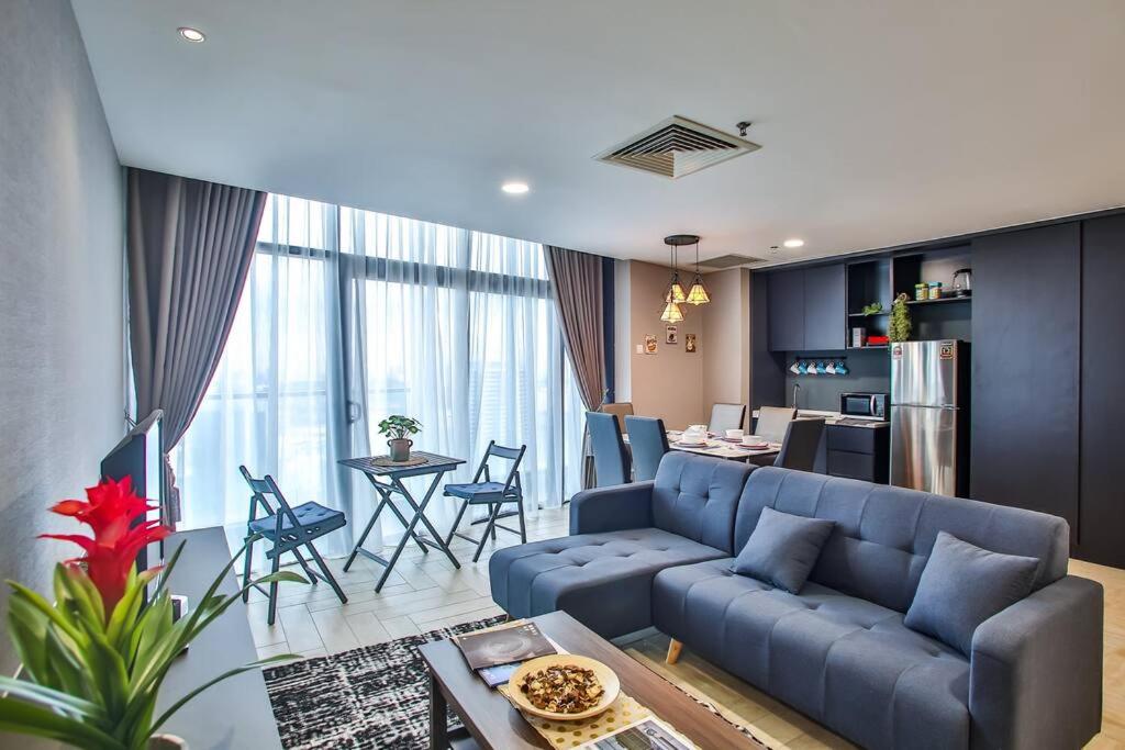 Comfy 2-bedroom with large balcony by Shamori Home near The Curve, One Utama, IKEA Damansara photo 1