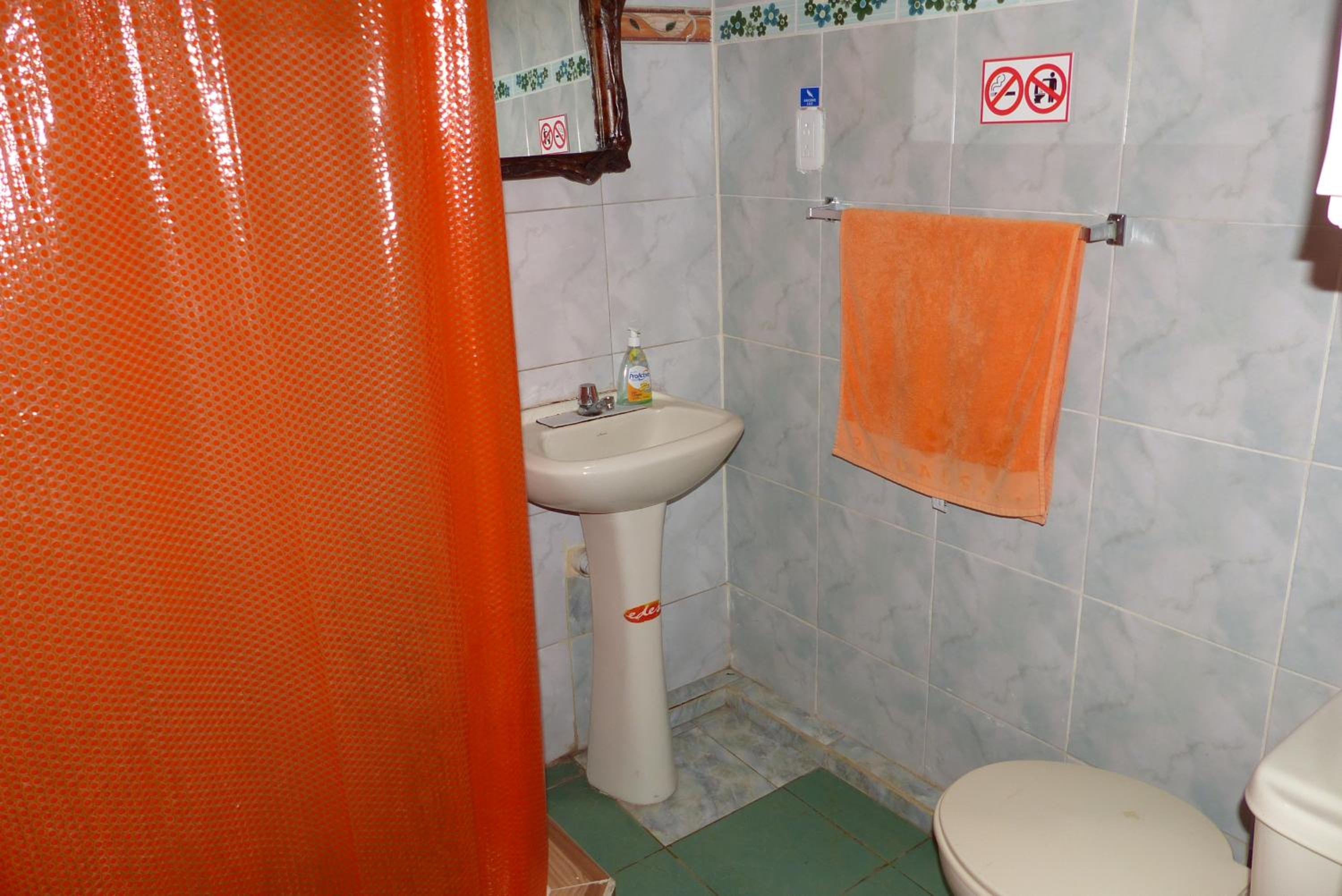 Hostal La Casa Amarilla City