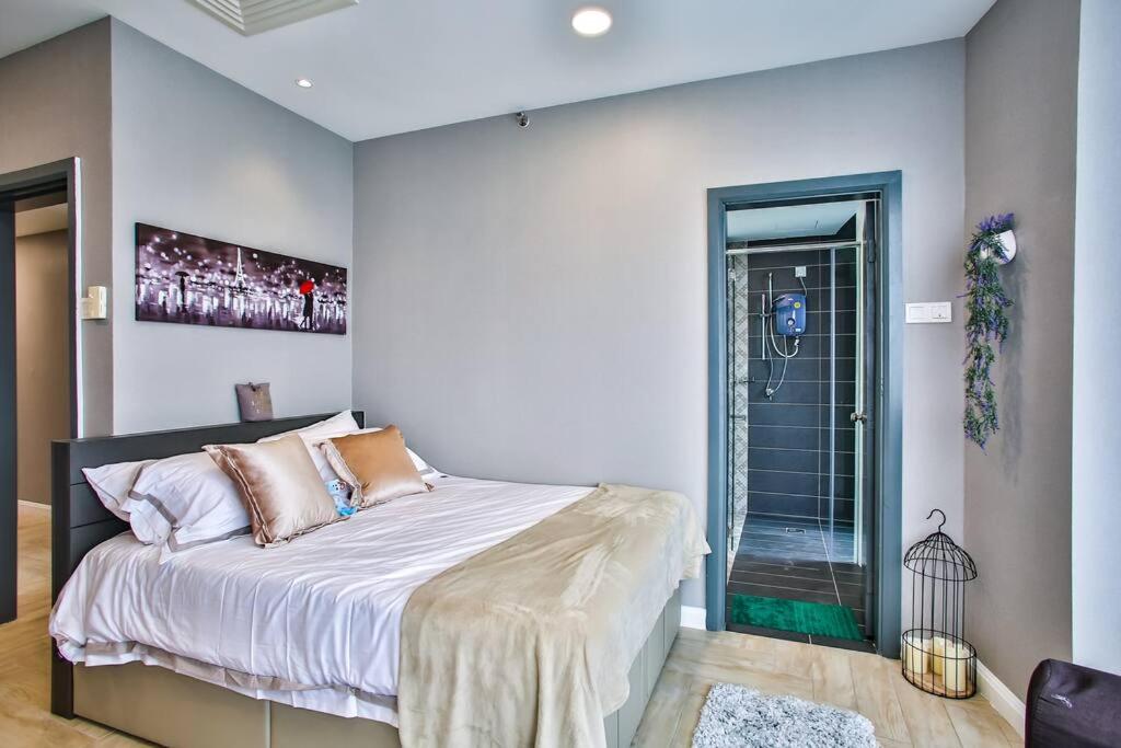 Comfy 2-bedroom with large balcony by Shamori Home near The Curve, One Utama, IKEA Damansara photo 2
