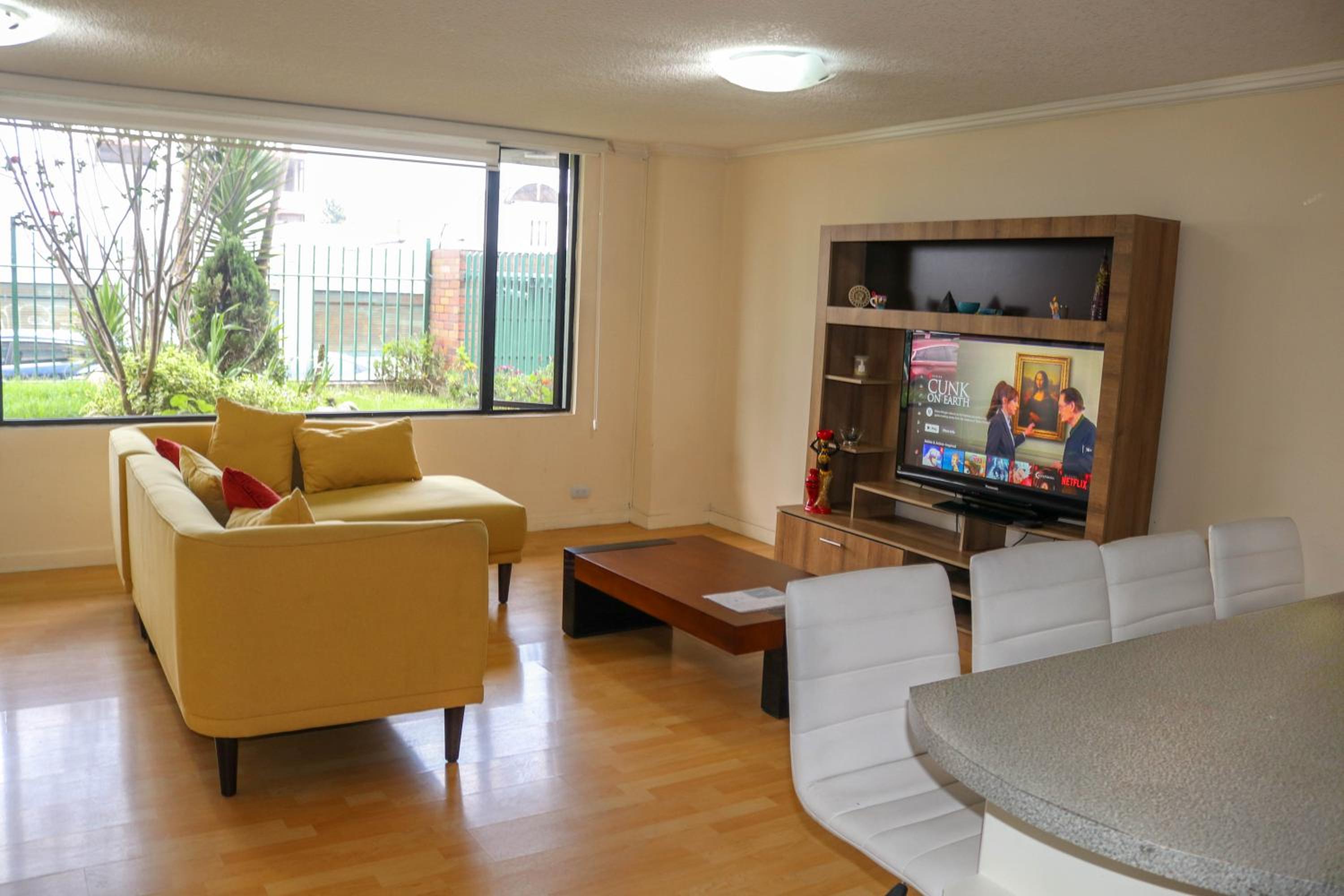 VANILLA SUITE - Great Location - Financial zone view 3
