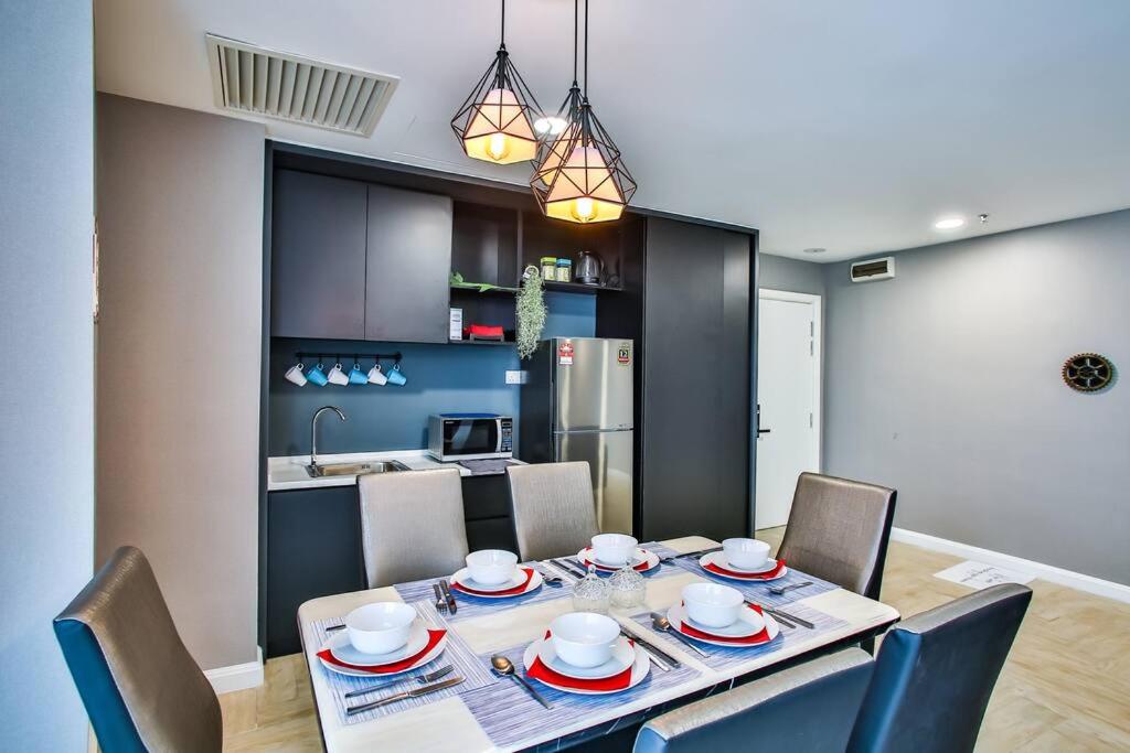 Comfy 2-bedroom with large balcony by Shamori Home near The Curve, One Utama, IKEA Damansara photo 5
