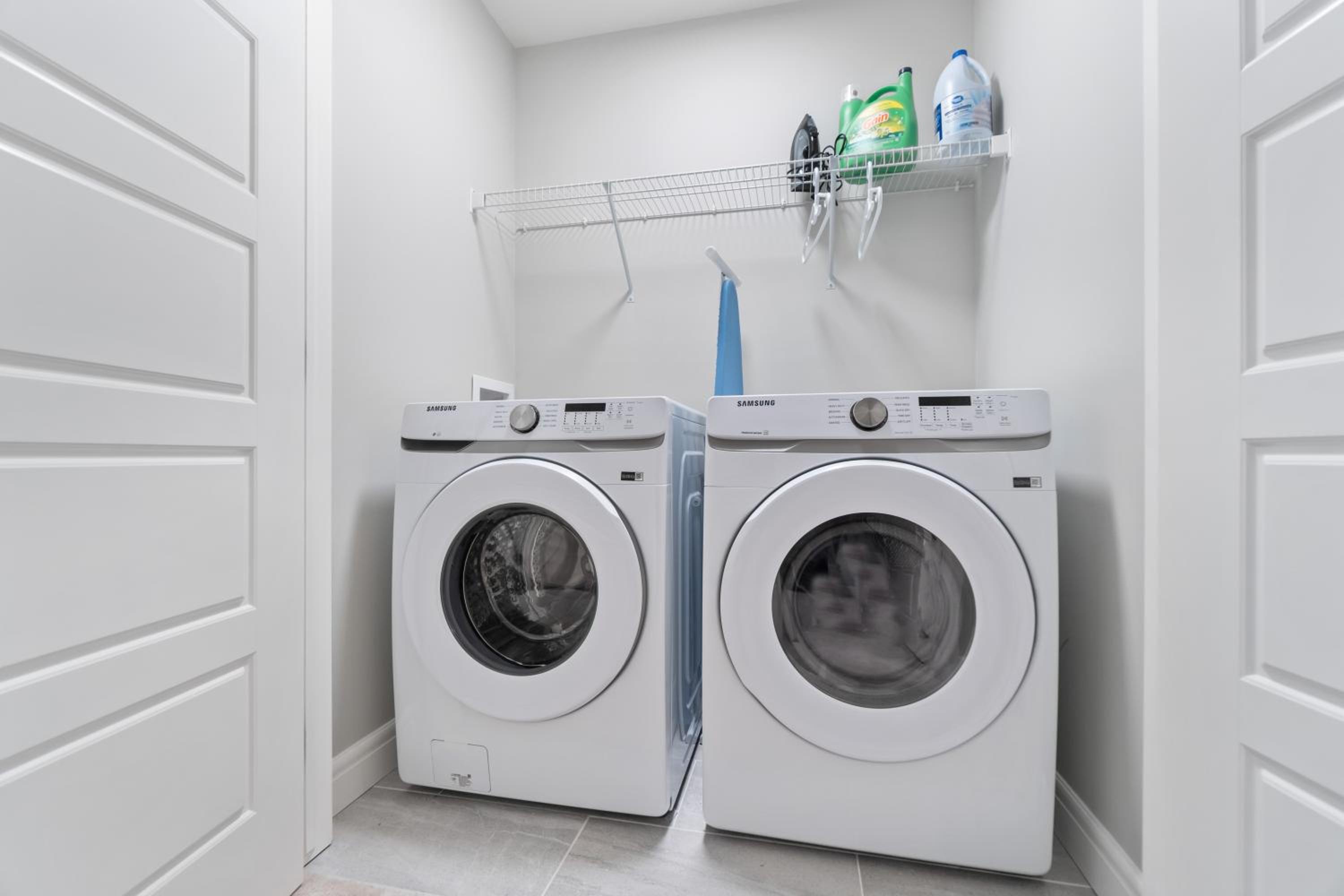 Upscale Urban Oasis- Stylish Townhome Getaway-Comfort for Family, Work and Longer Visits