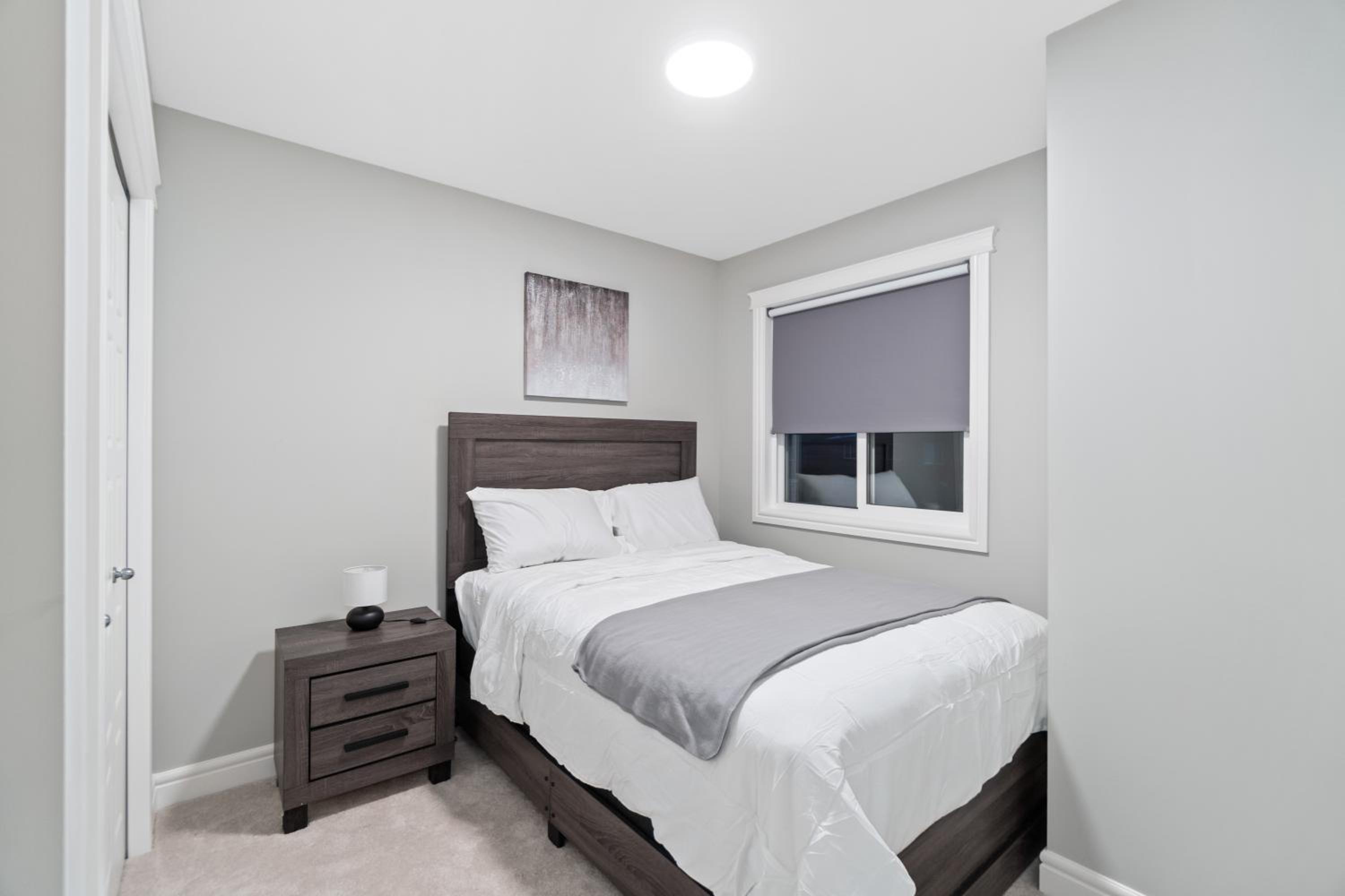 Upscale Urban Oasis- Stylish Townhome Getaway-Comfort for Family, Work and Longer Visits