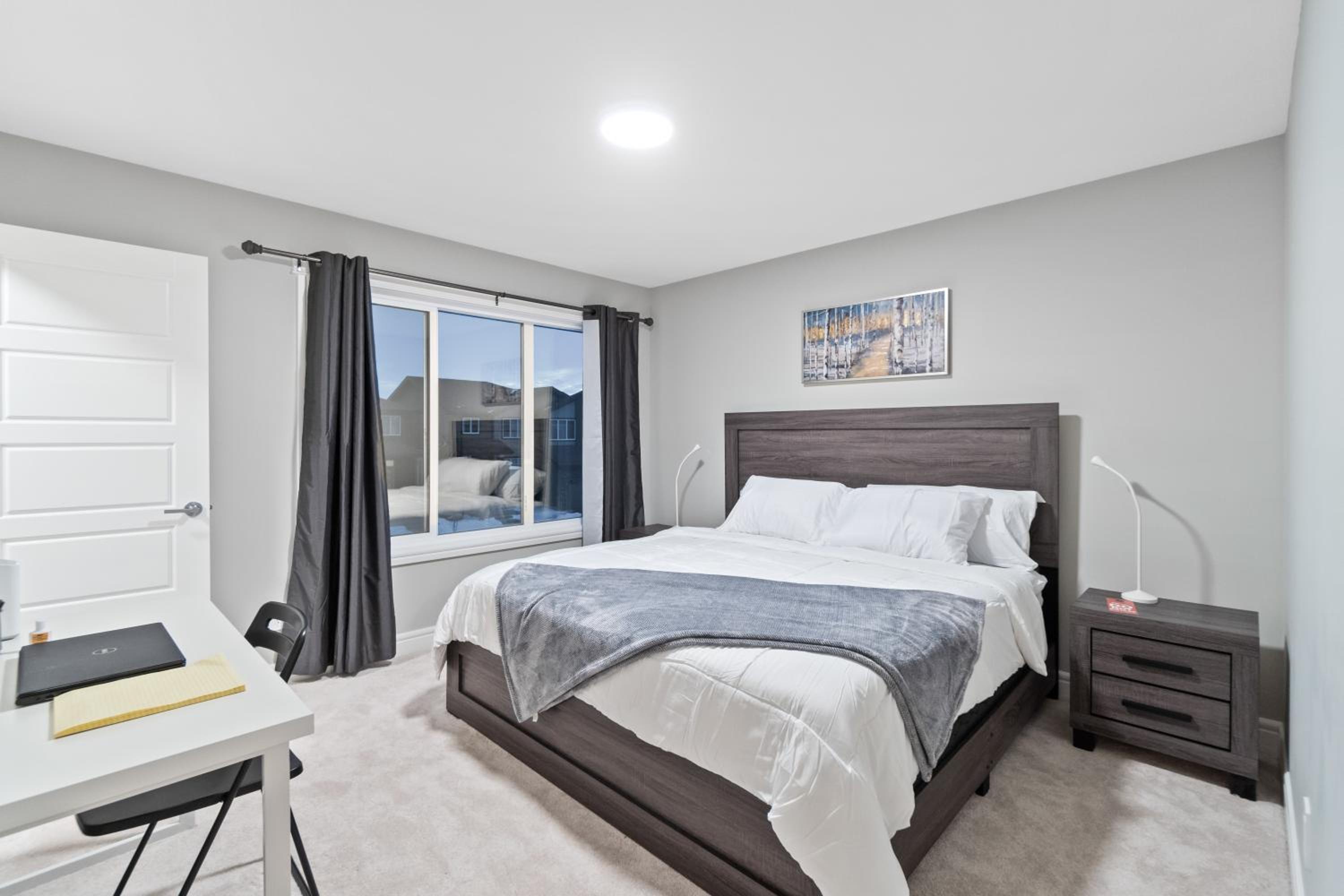Upscale Urban Oasis- Stylish Townhome Getaway-Comfort for Family, Work and Longer Visits