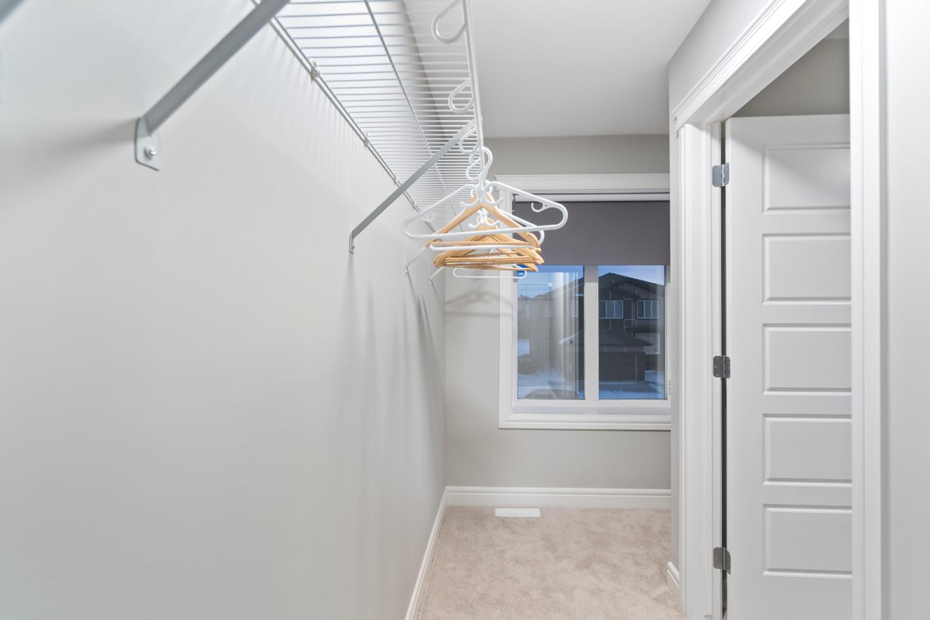 Upscale Urban Oasis- Stylish Townhome Getaway-Comfort for Family, Work and Longer Visits