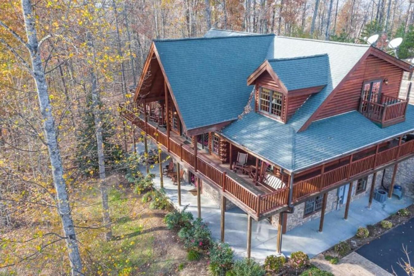 Grace Manor, Private Pool, FREE Attraction tickets for each paid day, Hot Tub, Wifi, Pool Table!!! view 3