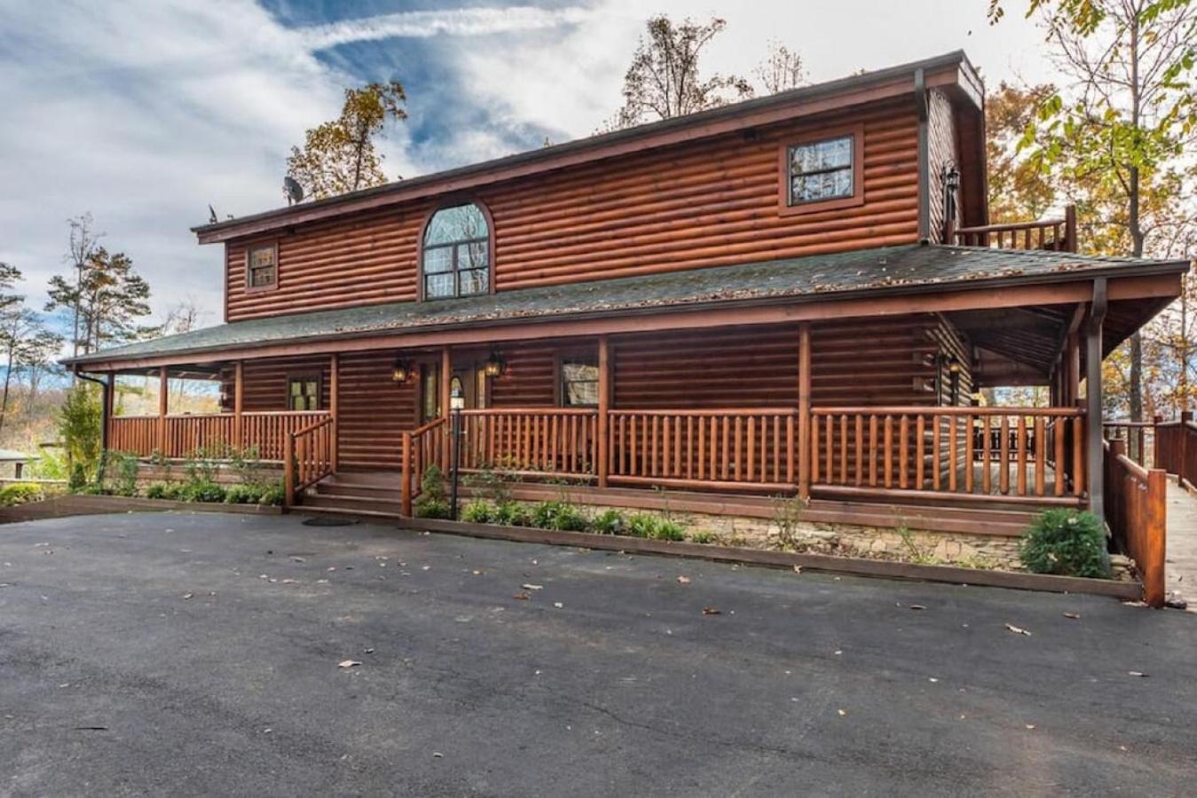Grace Manor, Private Pool, FREE Attraction tickets for each paid day, Hot Tub, Wifi, Pool Table!!! view 5