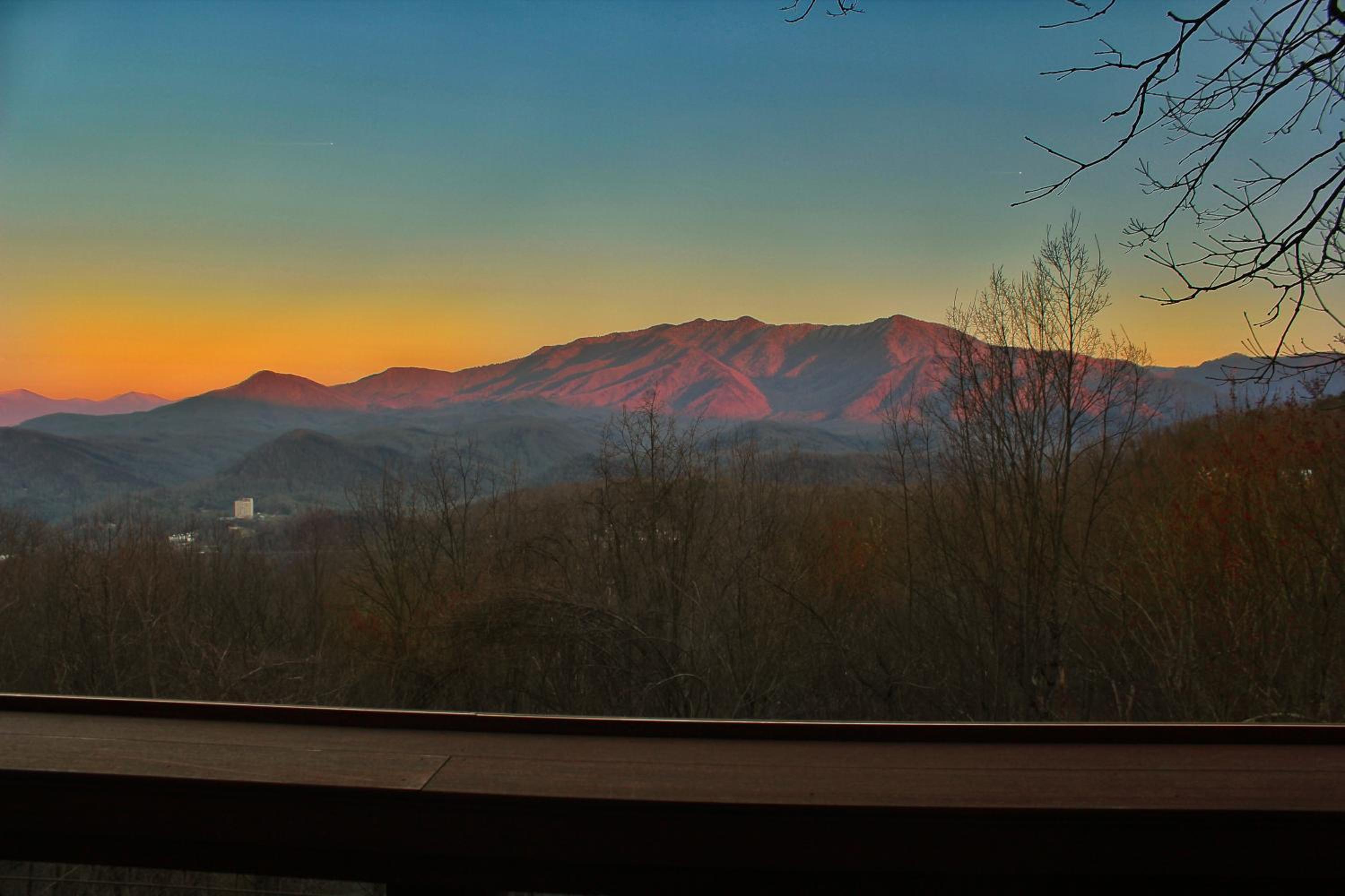 Paradise Vista, Amazing Mtn Views, Hot Tub, 560 FREE tickets each paid day!!!
