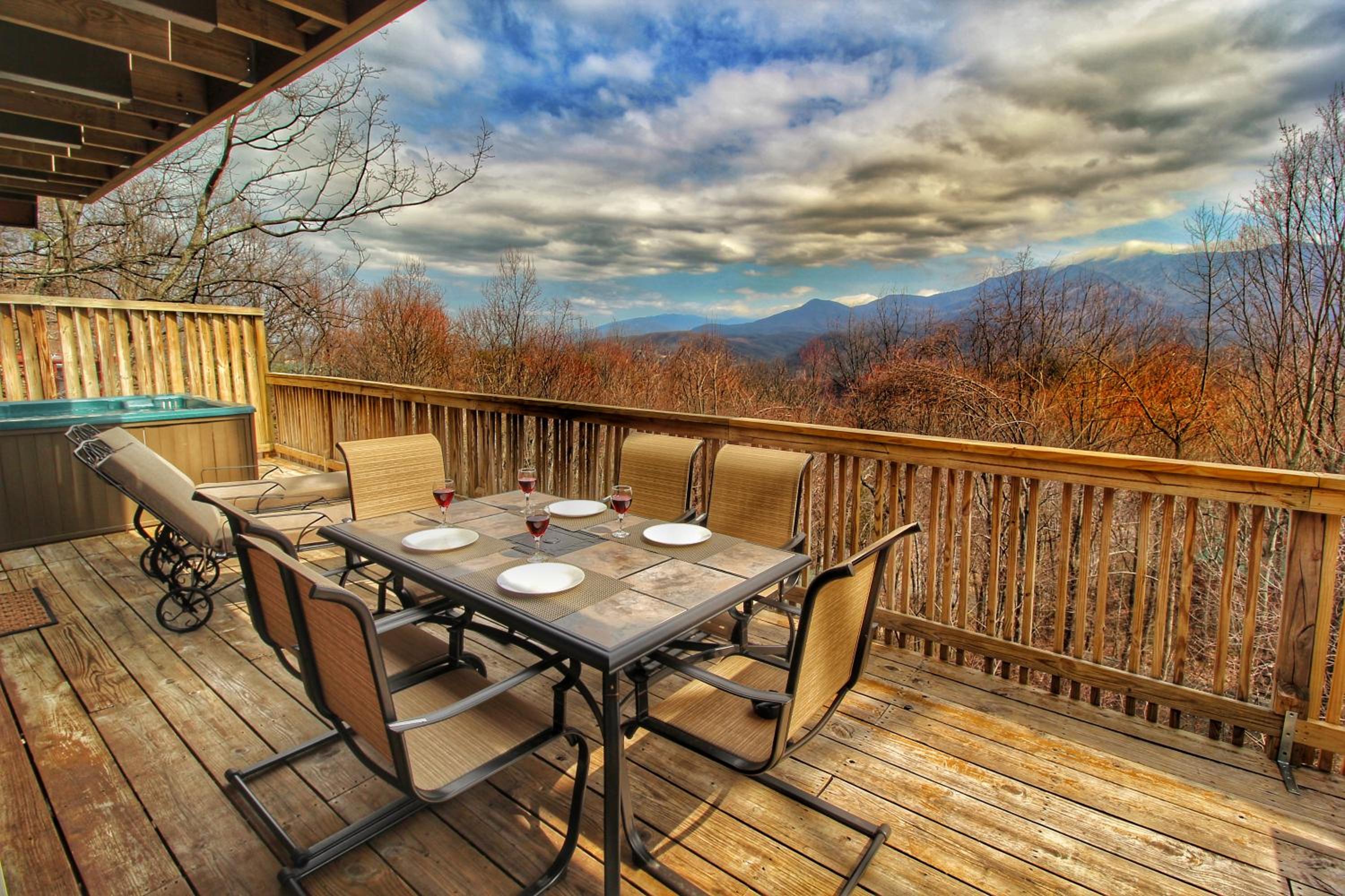 Paradise Vista, Amazing Mtn Views, Hot Tub, 560 FREE tickets each paid day!!!