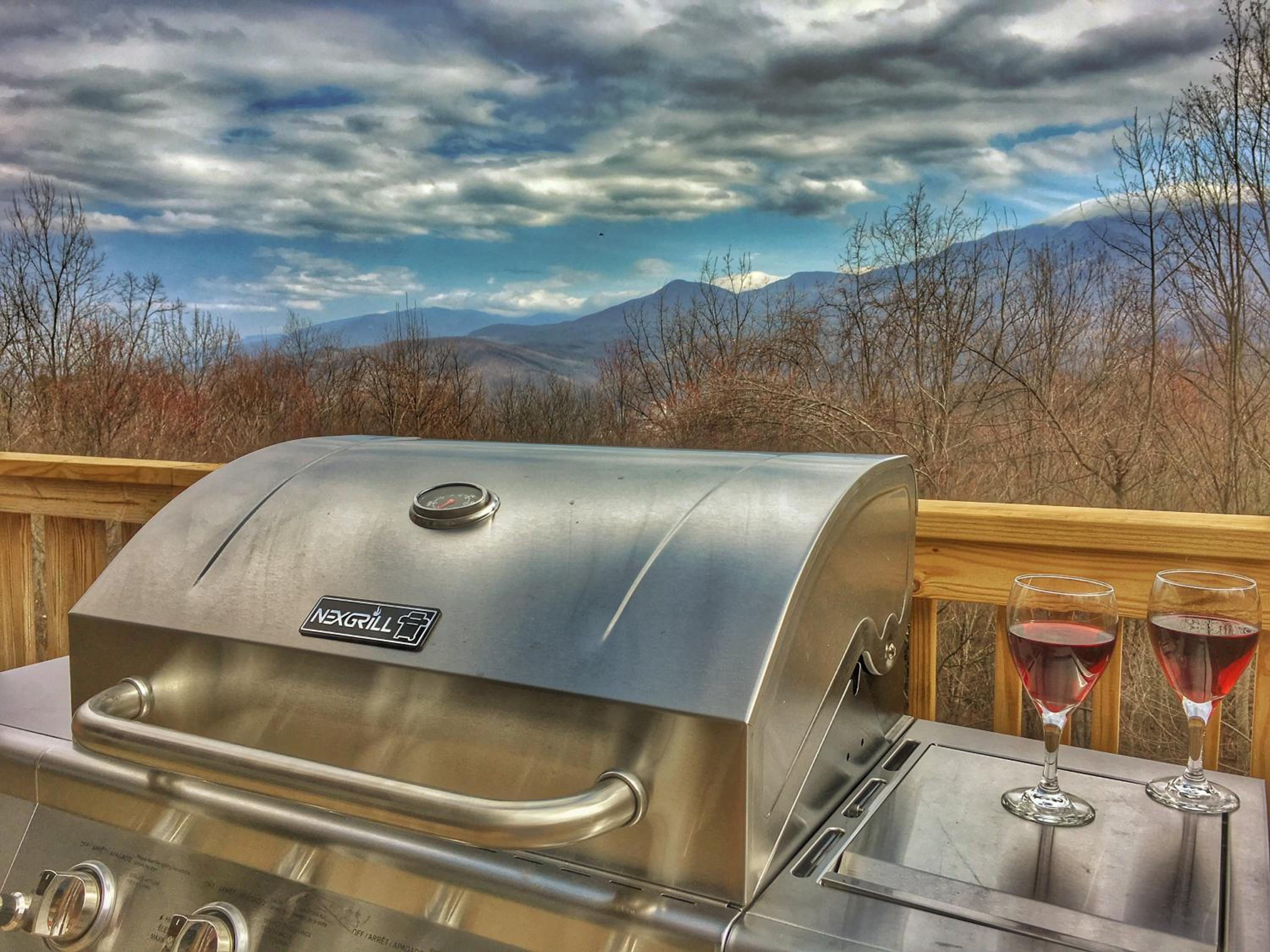 Paradise Vista, Amazing Mtn Views, Hot Tub, 560 FREE tickets each paid day!!!