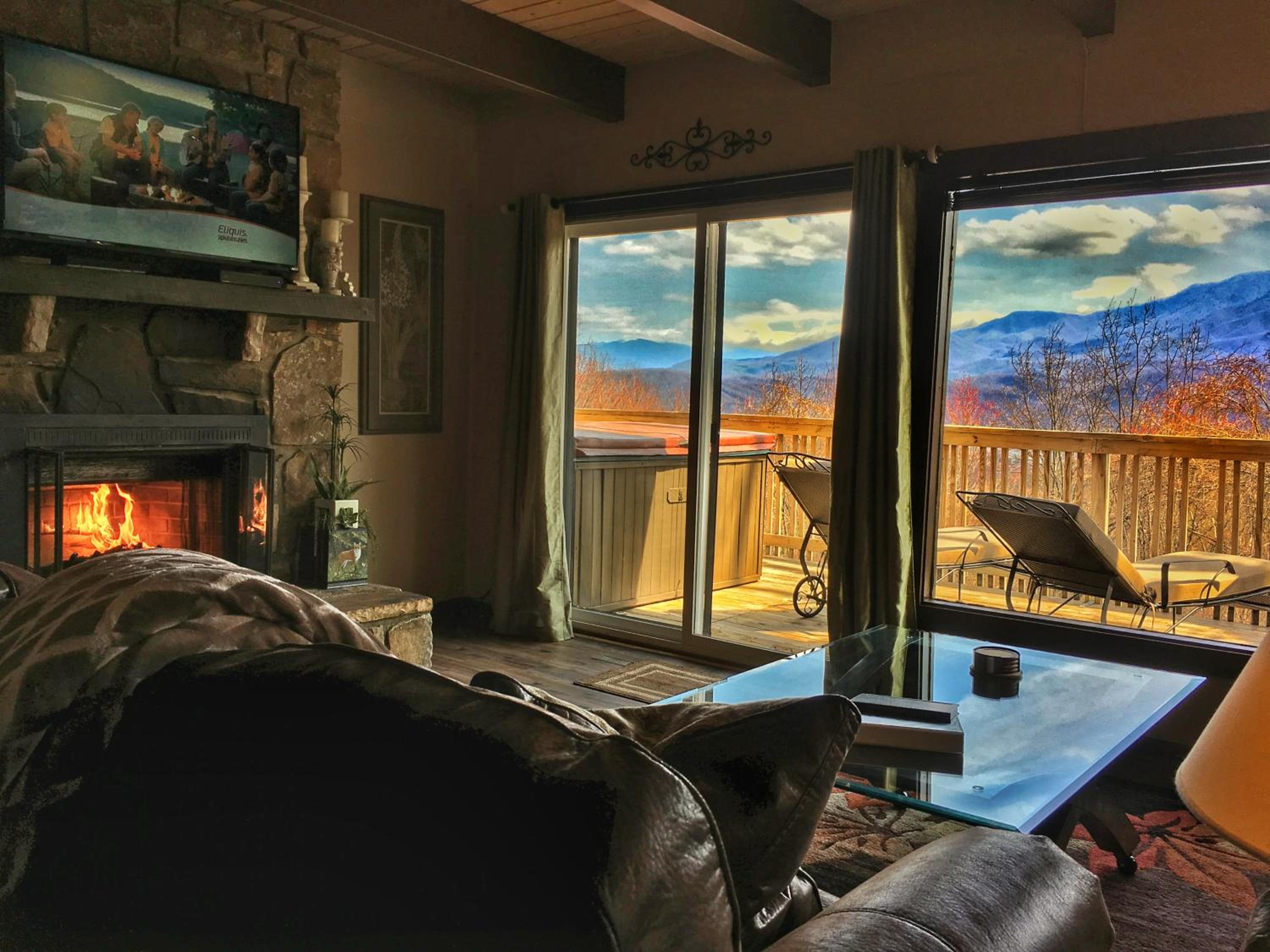 Paradise Vista, Amazing Mtn Views, Hot Tub, 560 FREE tickets each paid day!!!