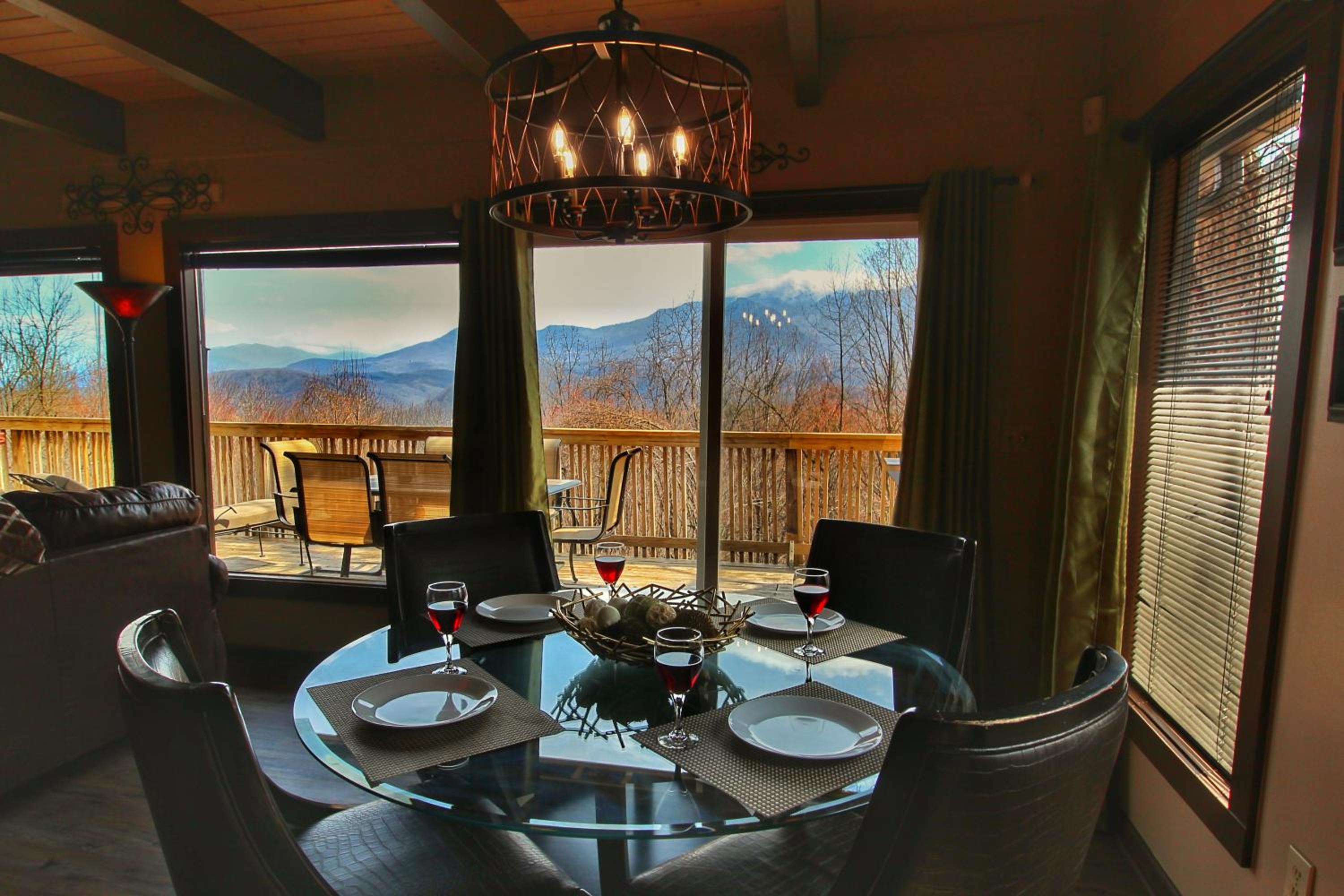 Paradise Vista, Amazing Mtn Views, Hot Tub, 560 FREE tickets each paid day!!!