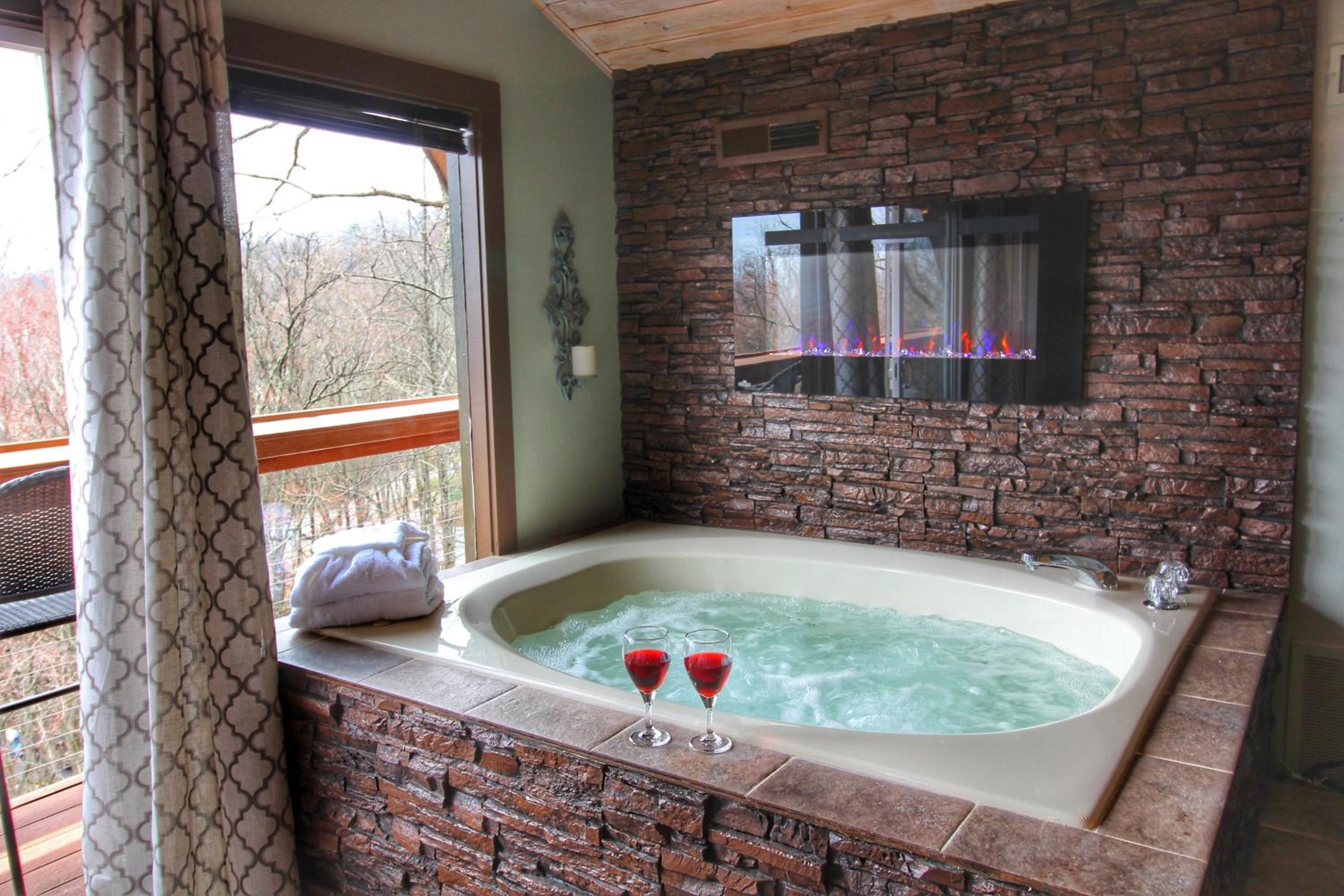 Paradise Vista, Amazing Mtn Views, Hot Tub, 560 FREE tickets each paid day!!!