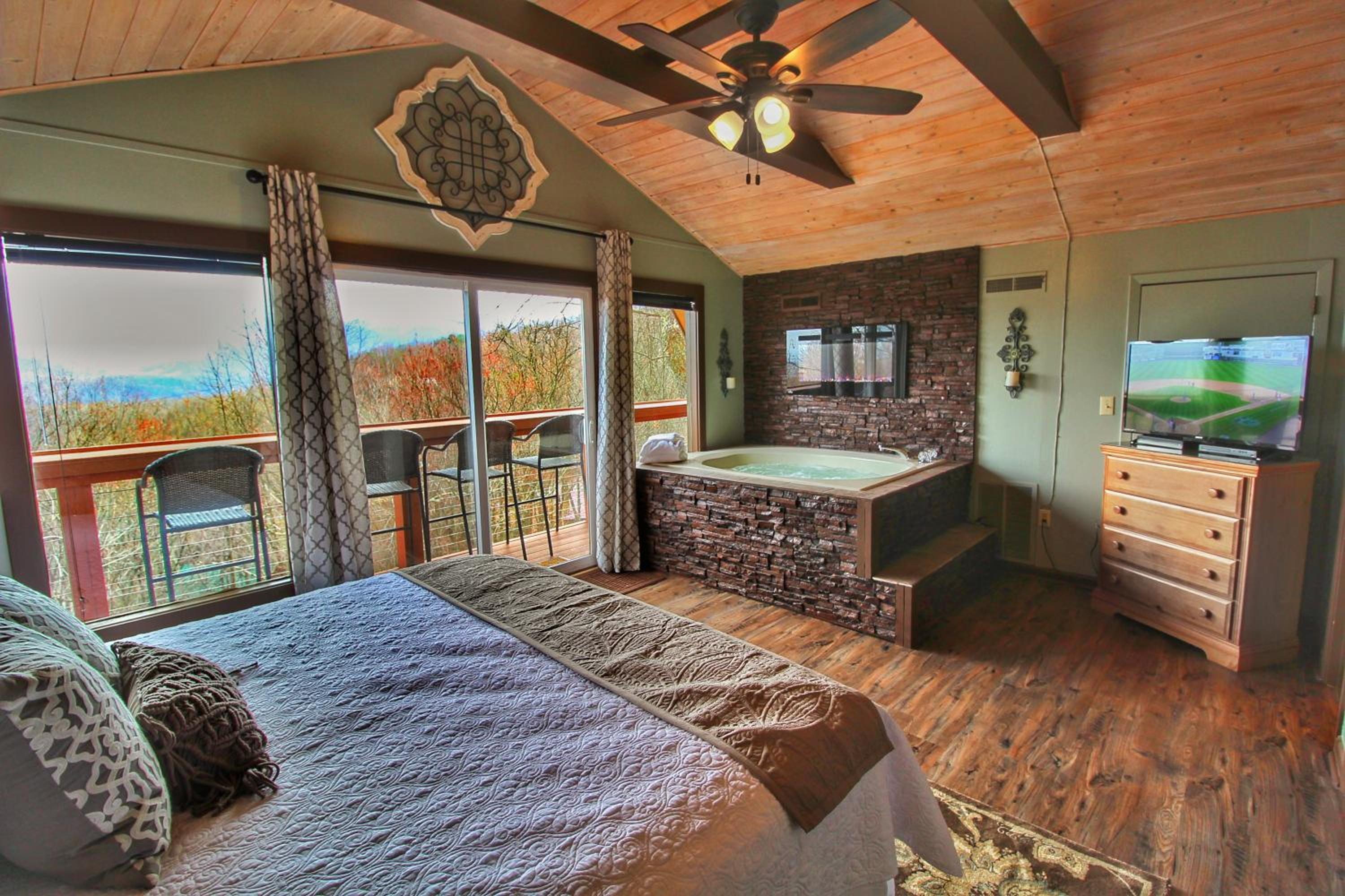 Paradise Vista, Amazing Mtn Views, Hot Tub, 560 FREE tickets each paid day!!!