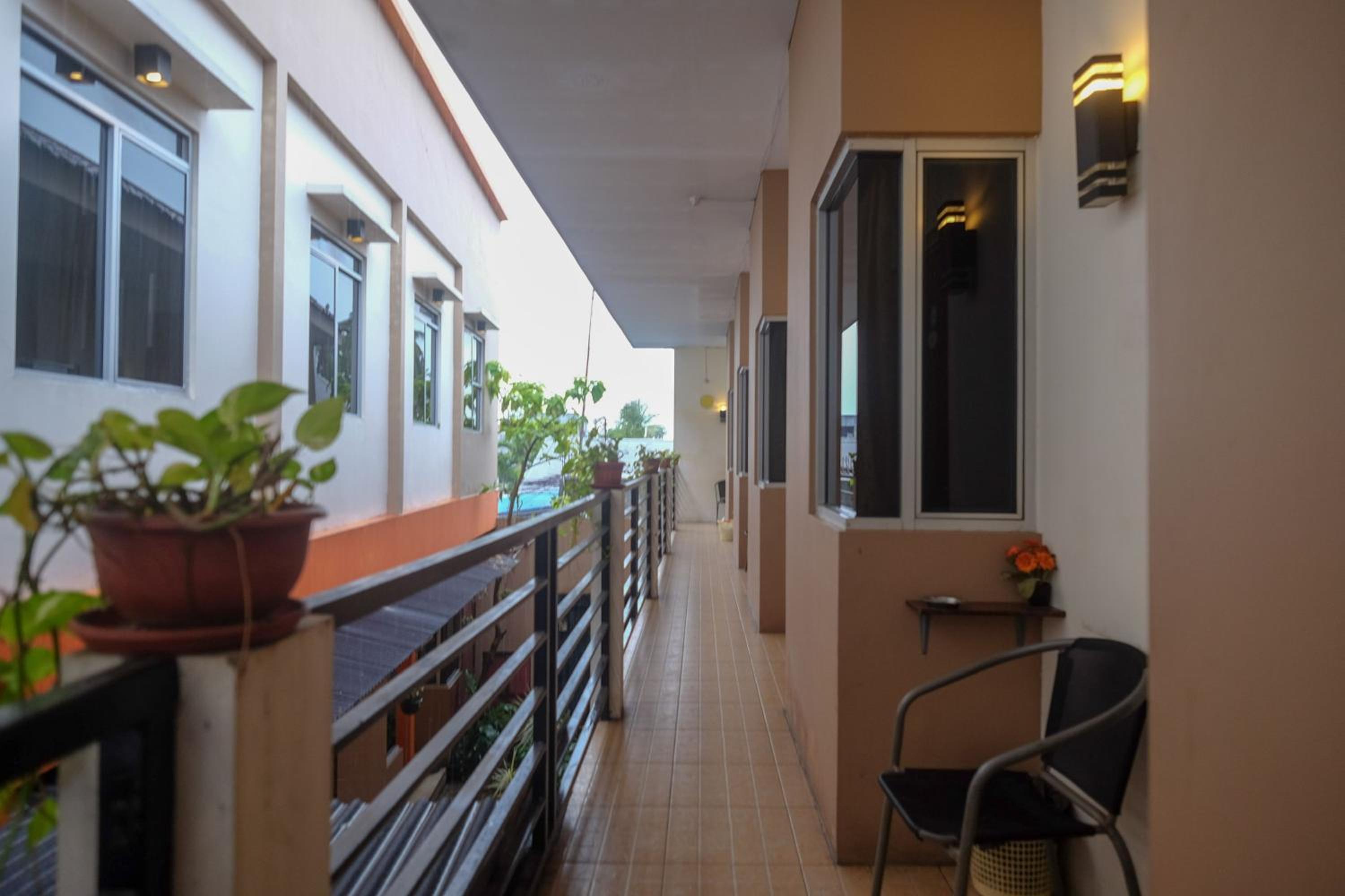 RedDoorz near Jalan Wolter Monginsidi Manado, 마나도 - 15