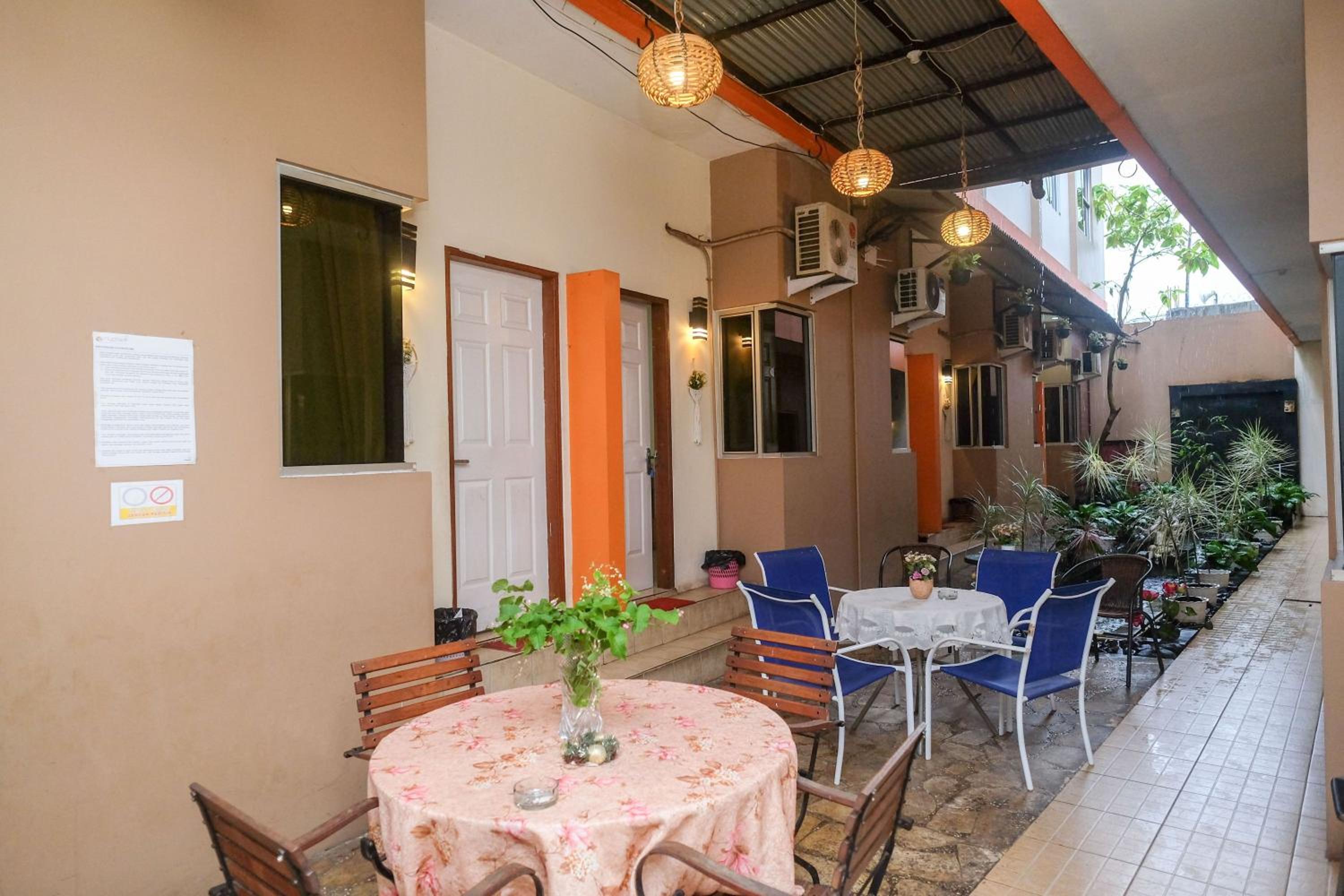 RedDoorz near Jalan Wolter Monginsidi Manado, 마나도 - 13