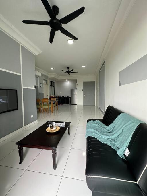 A2404 Platino 2BR ParadigmMall Netflix By STAY