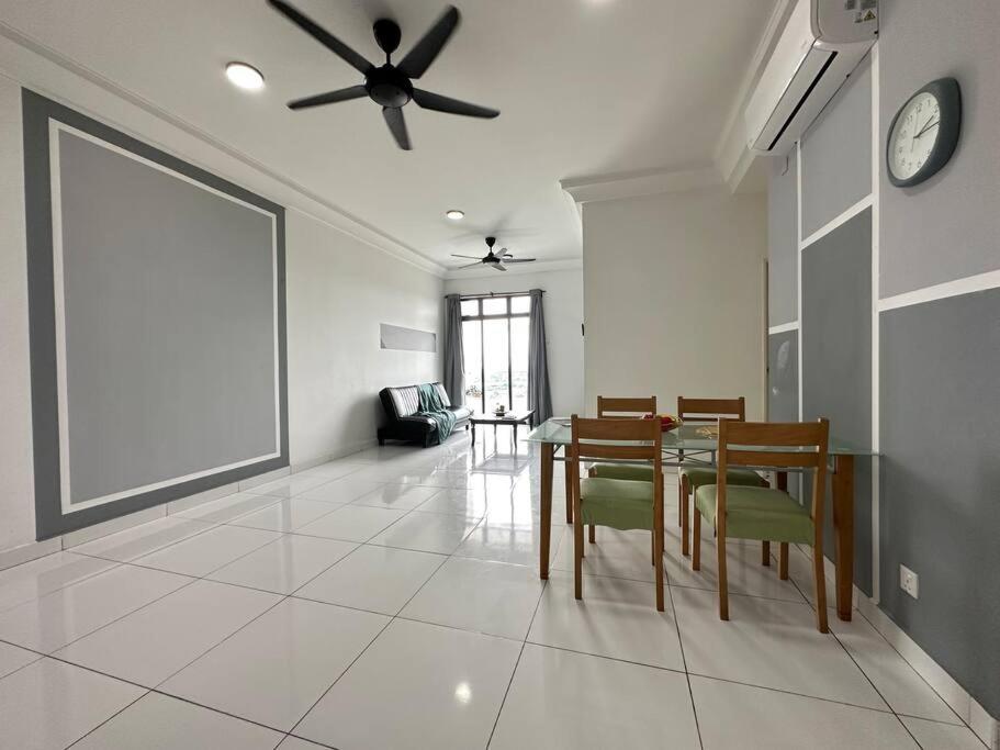A2404 Platino 2BR ParadigmMall Netflix By STAY