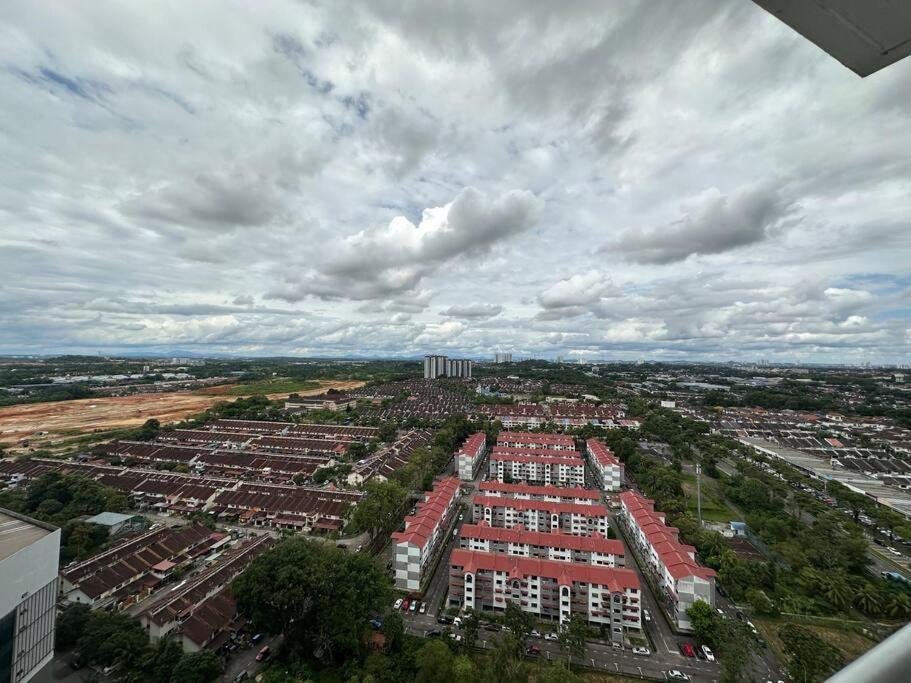 A2404 Platino 2BR ParadigmMall Netflix By STAY