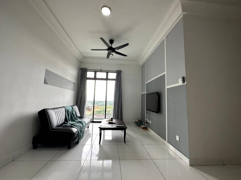 A2404 Platino 2BR ParadigmMall Netflix By STAY