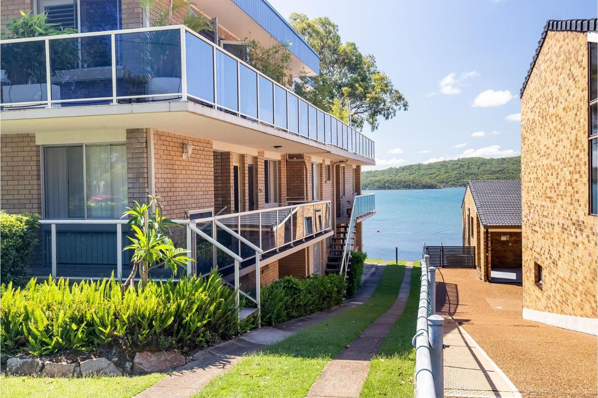 Kooringal 6, 105 Soldiers Point Rd - waterfront unit