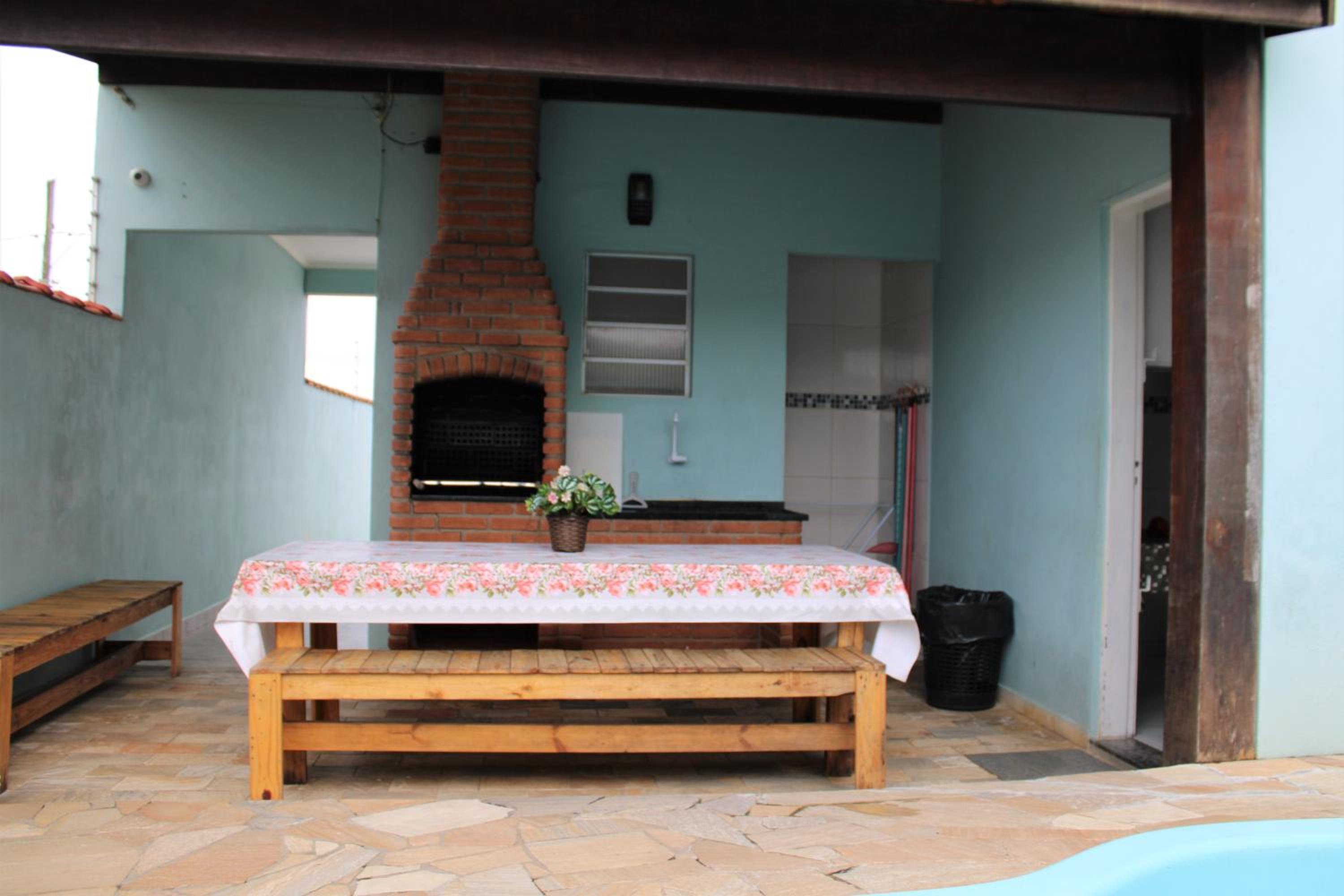 Casa com piscina à beira-mar
