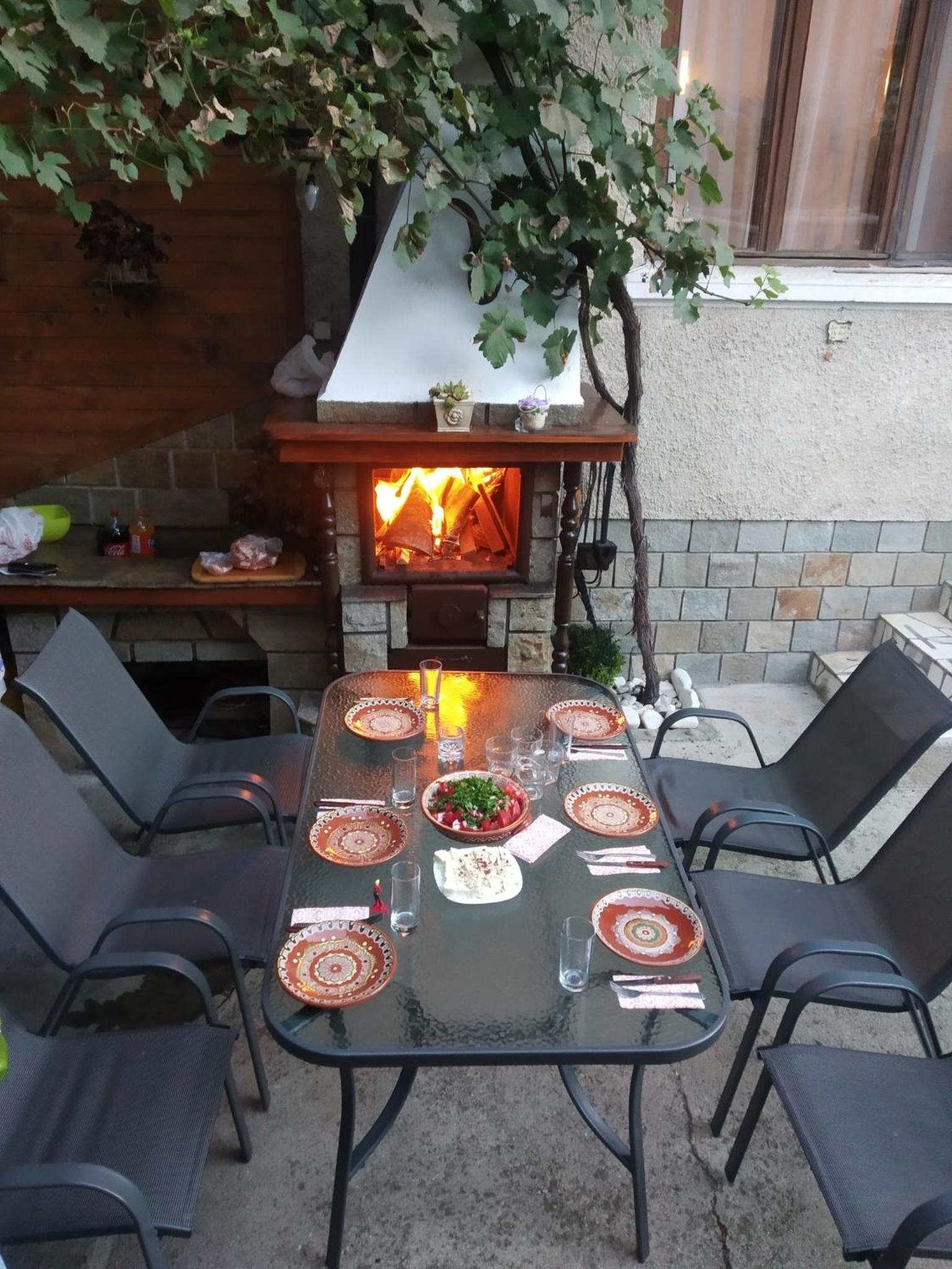 NIKI HOUSE