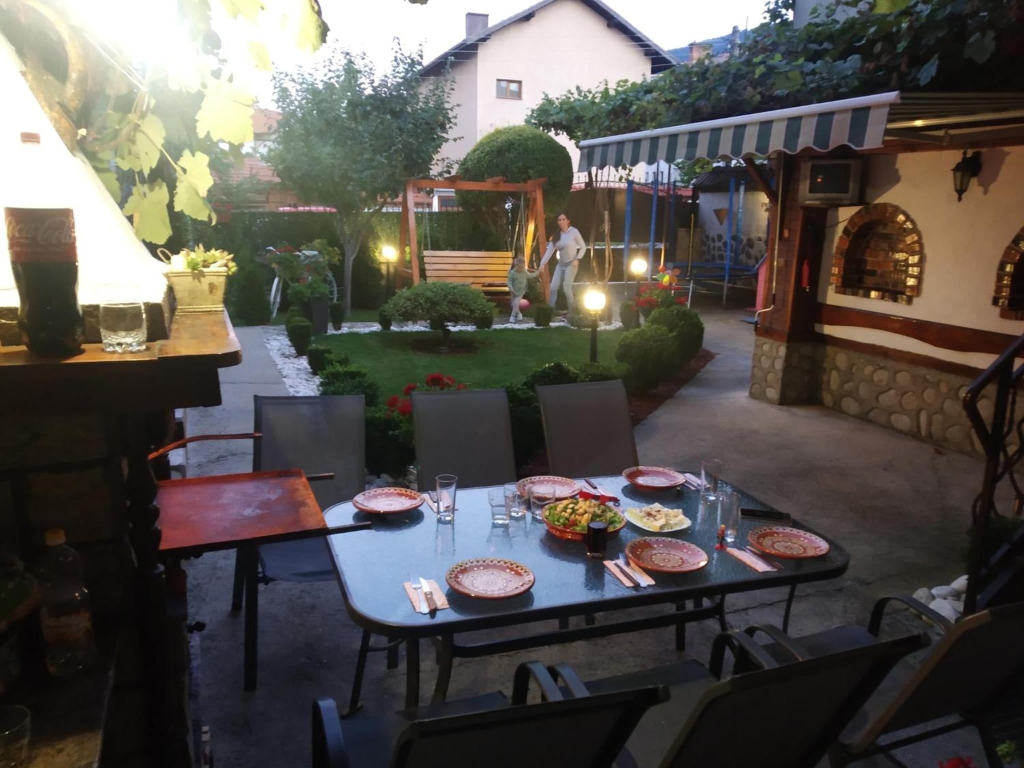 NIKI HOUSE