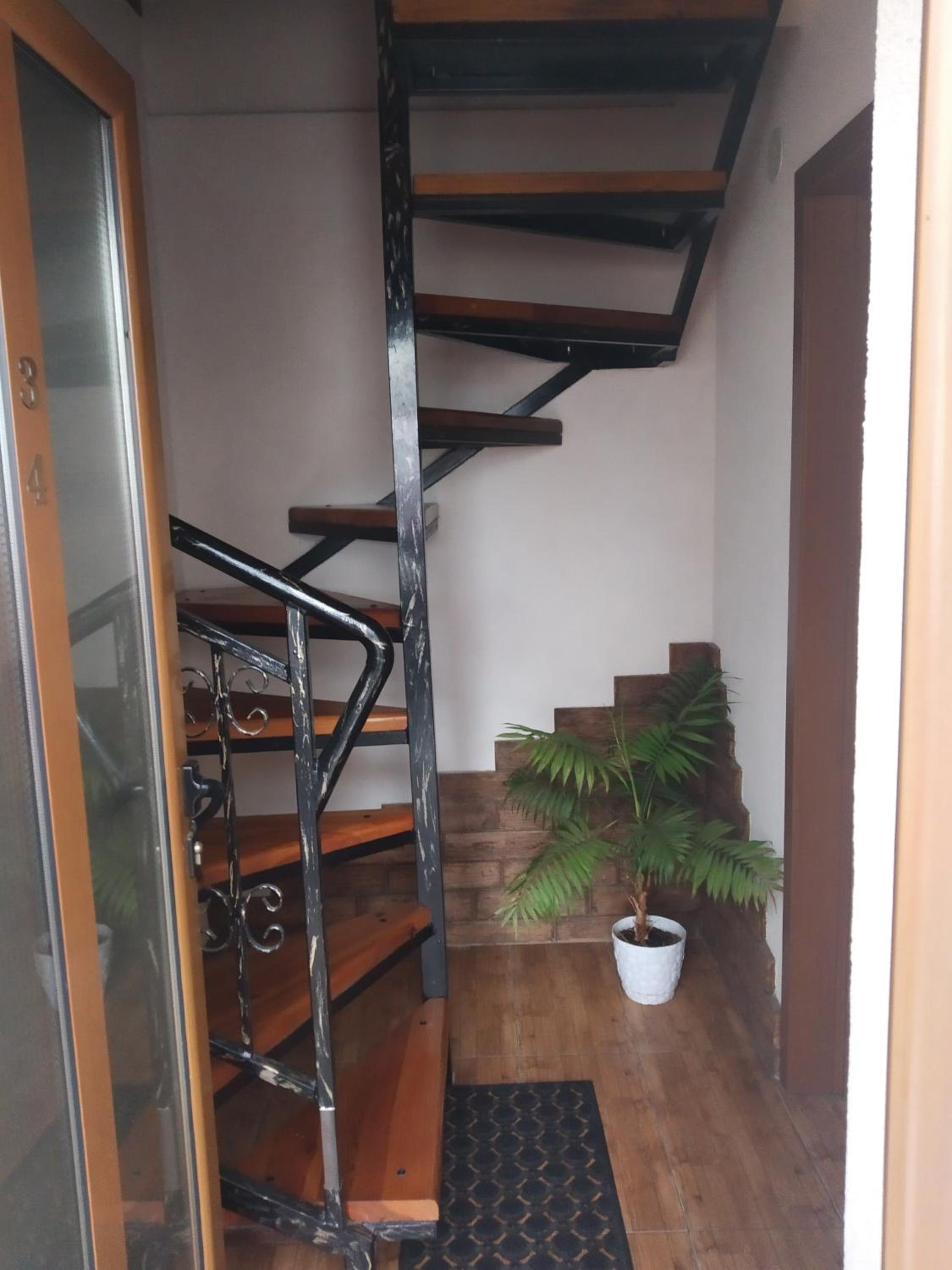 NIKI HOUSE
