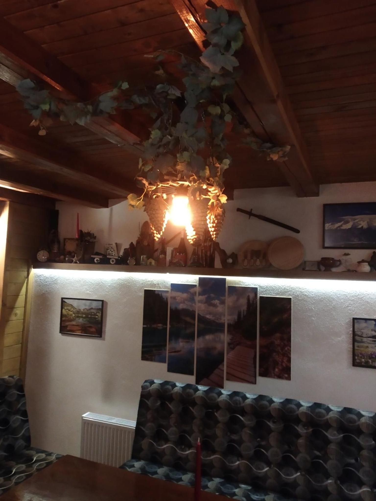 NIKI HOUSE
