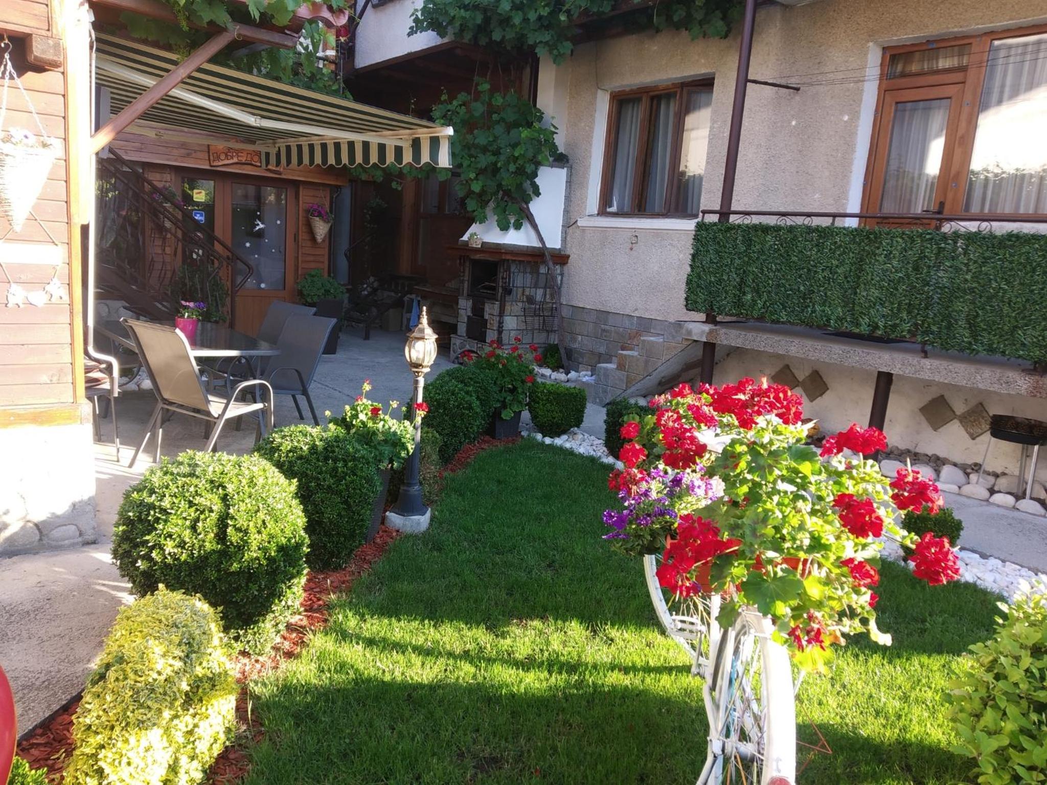 NIKI HOUSE