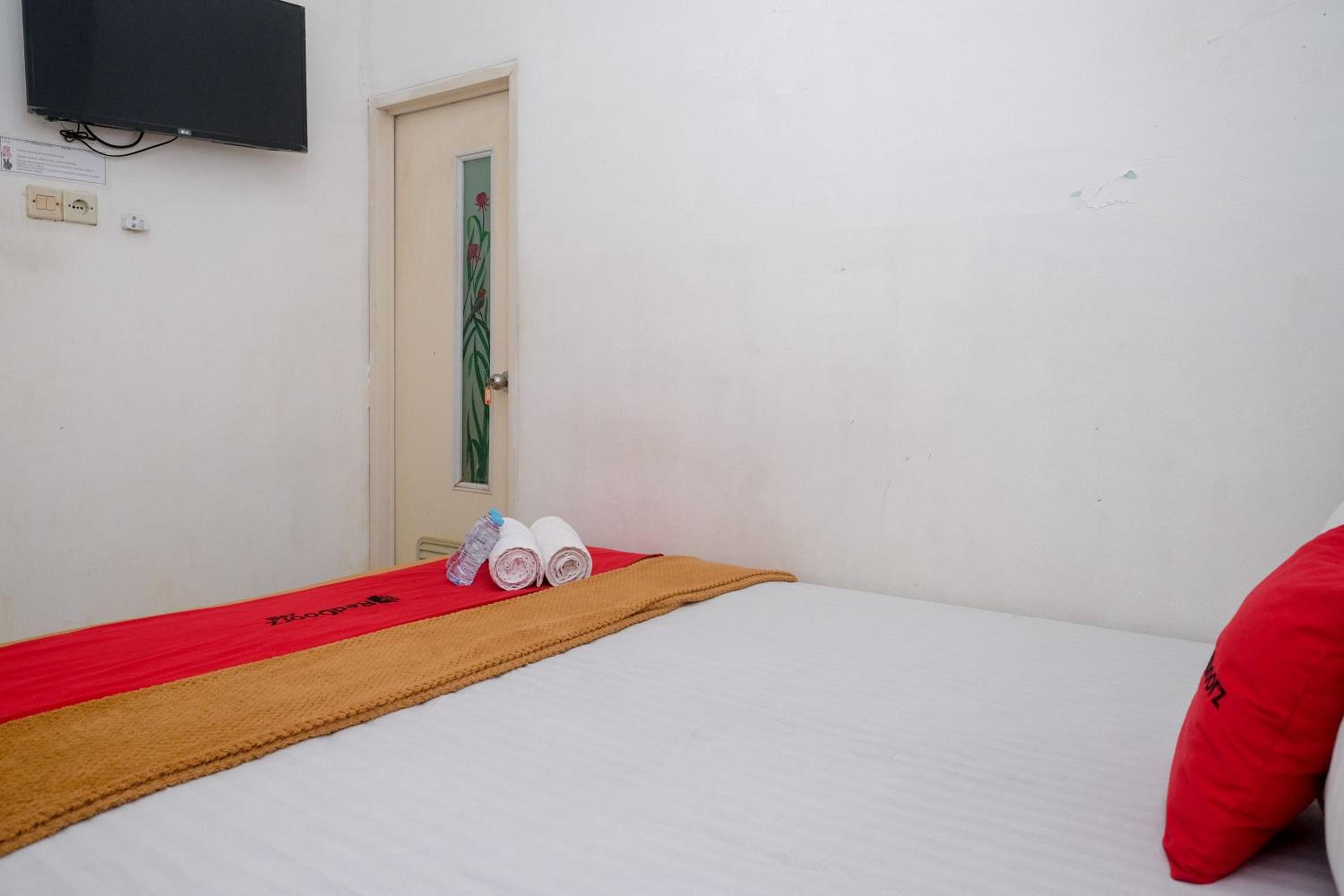 RedDoorz near Politeknik Manado, Paniki - 21